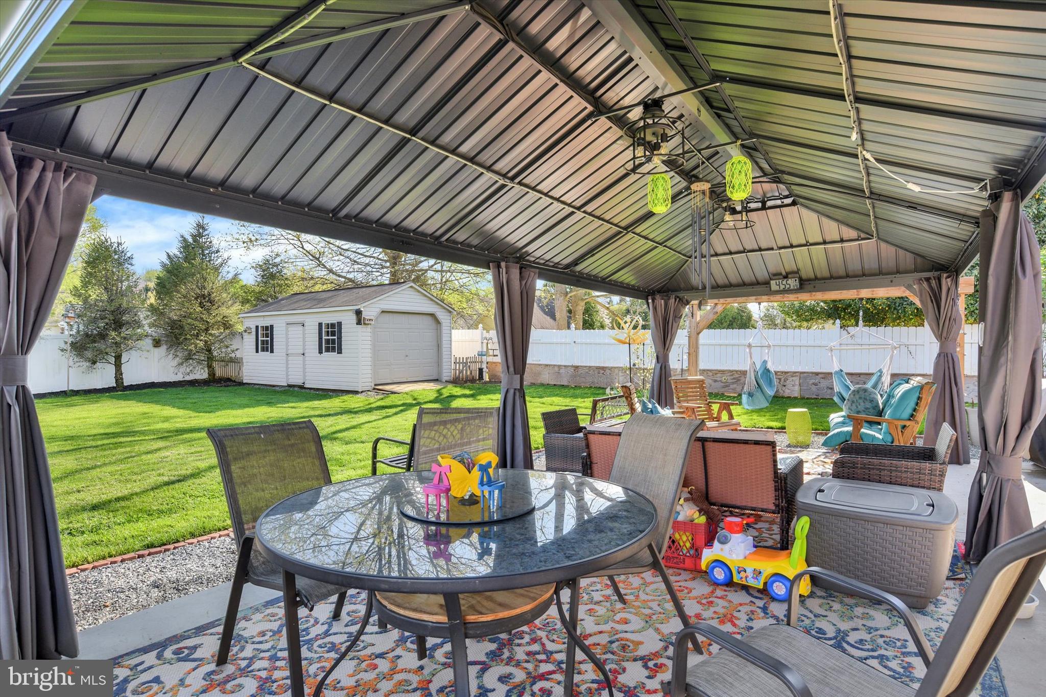 COUNTRY SQUIRE ESTATES - Residential