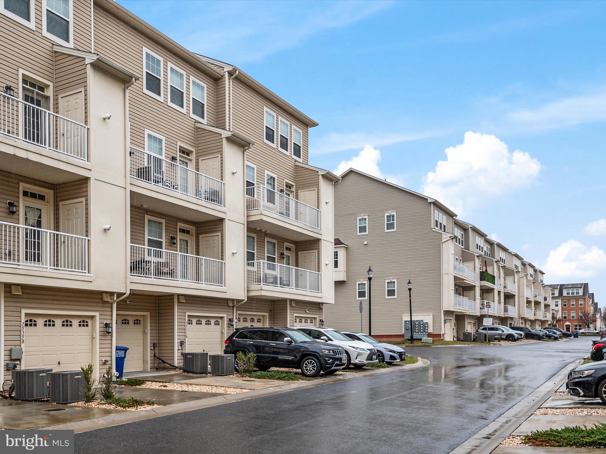 OXFORD SQUARE - Residential