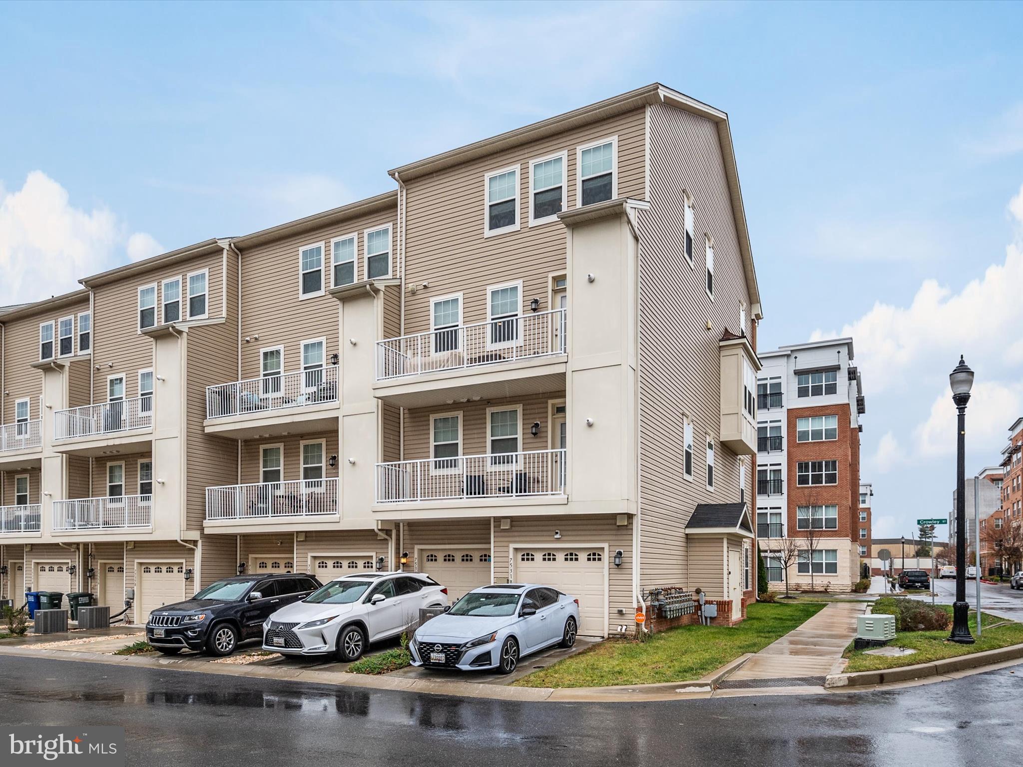 OXFORD SQUARE - Residential