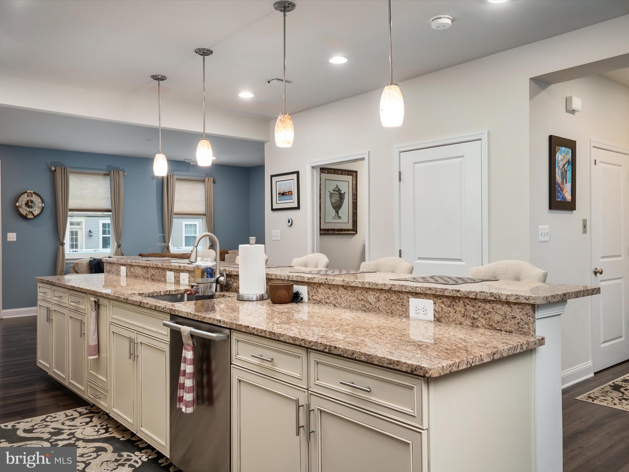 OXFORD SQUARE - Residential