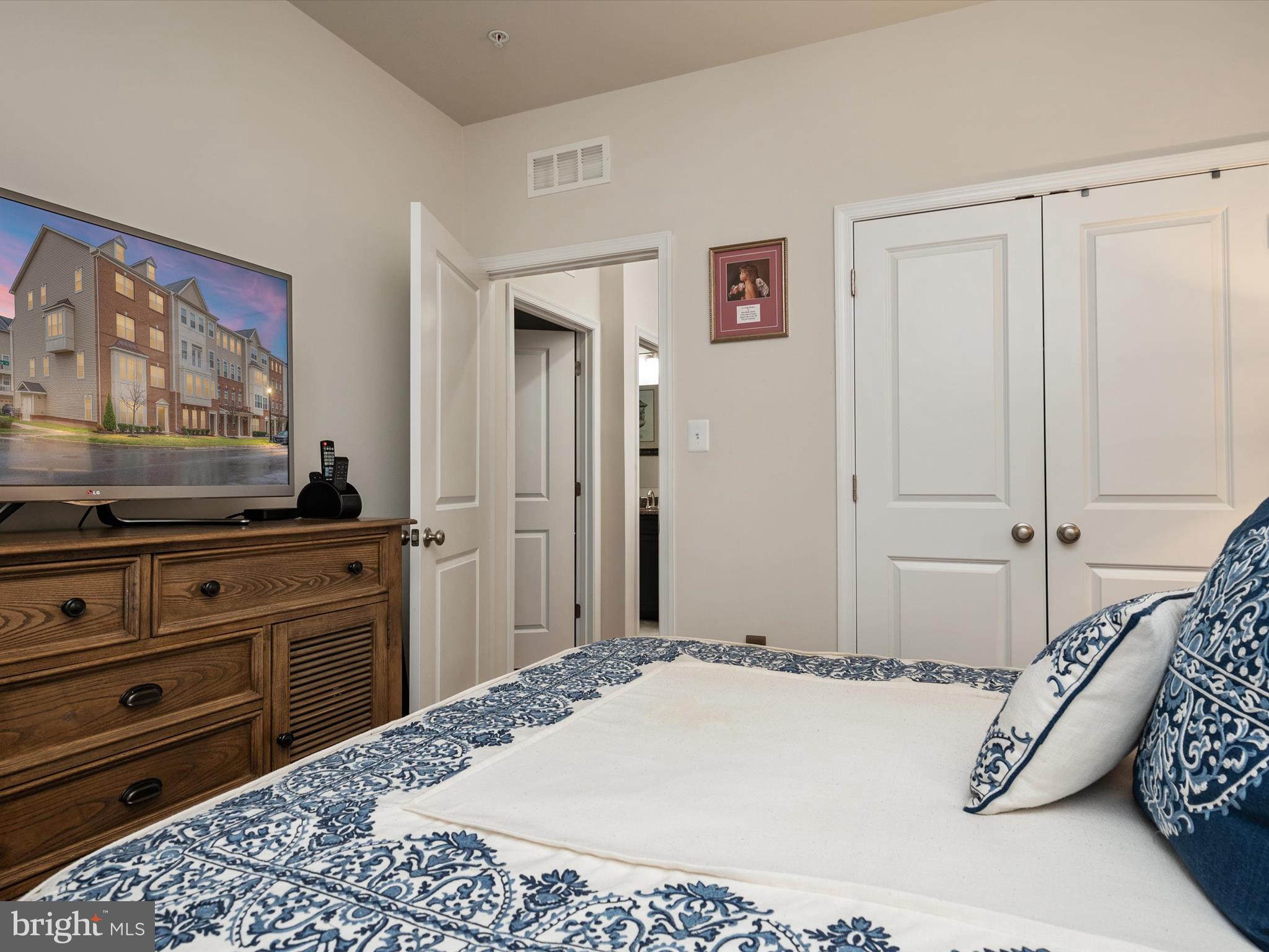 OXFORD SQUARE - Residential