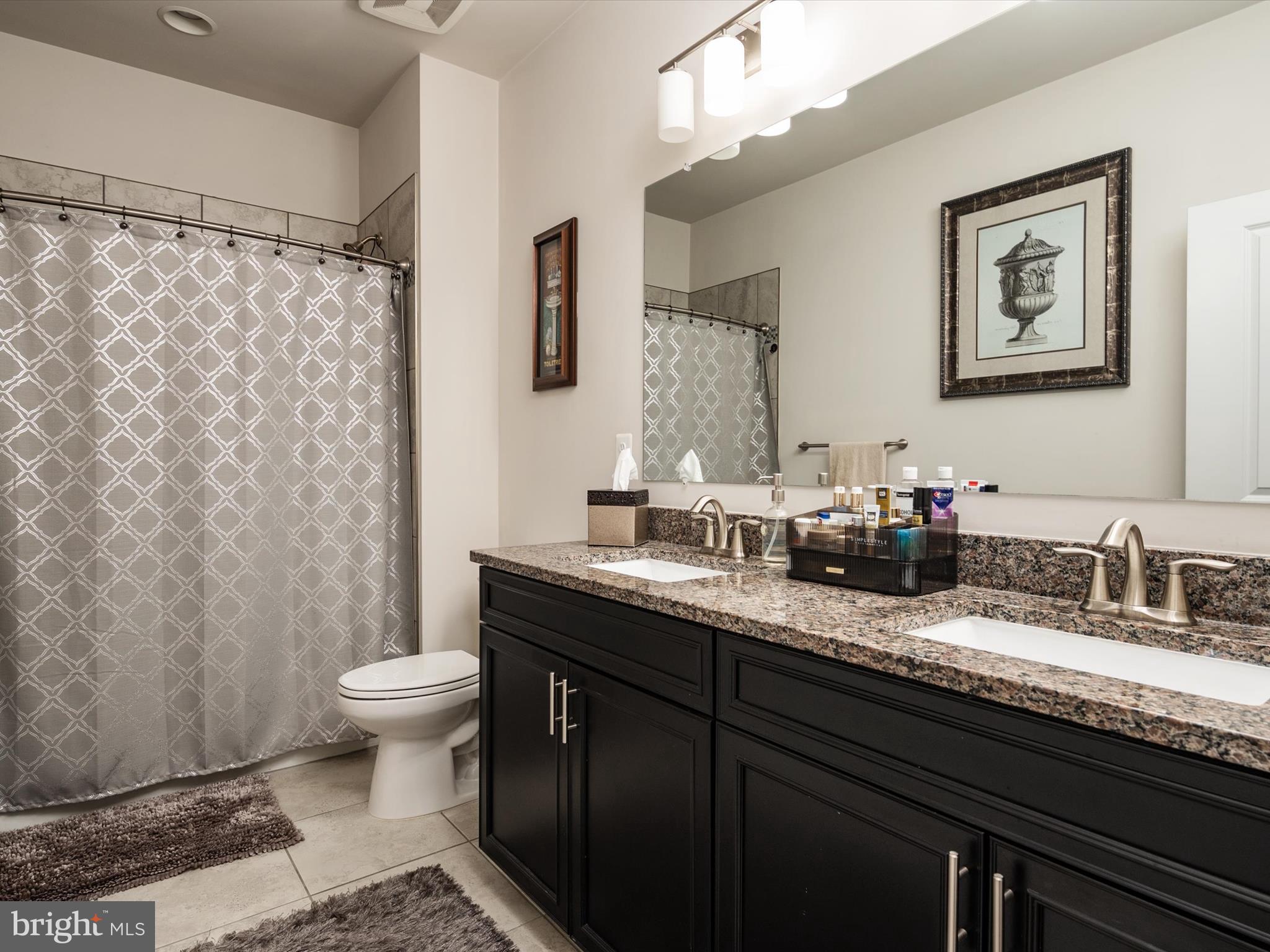 OXFORD SQUARE - Residential