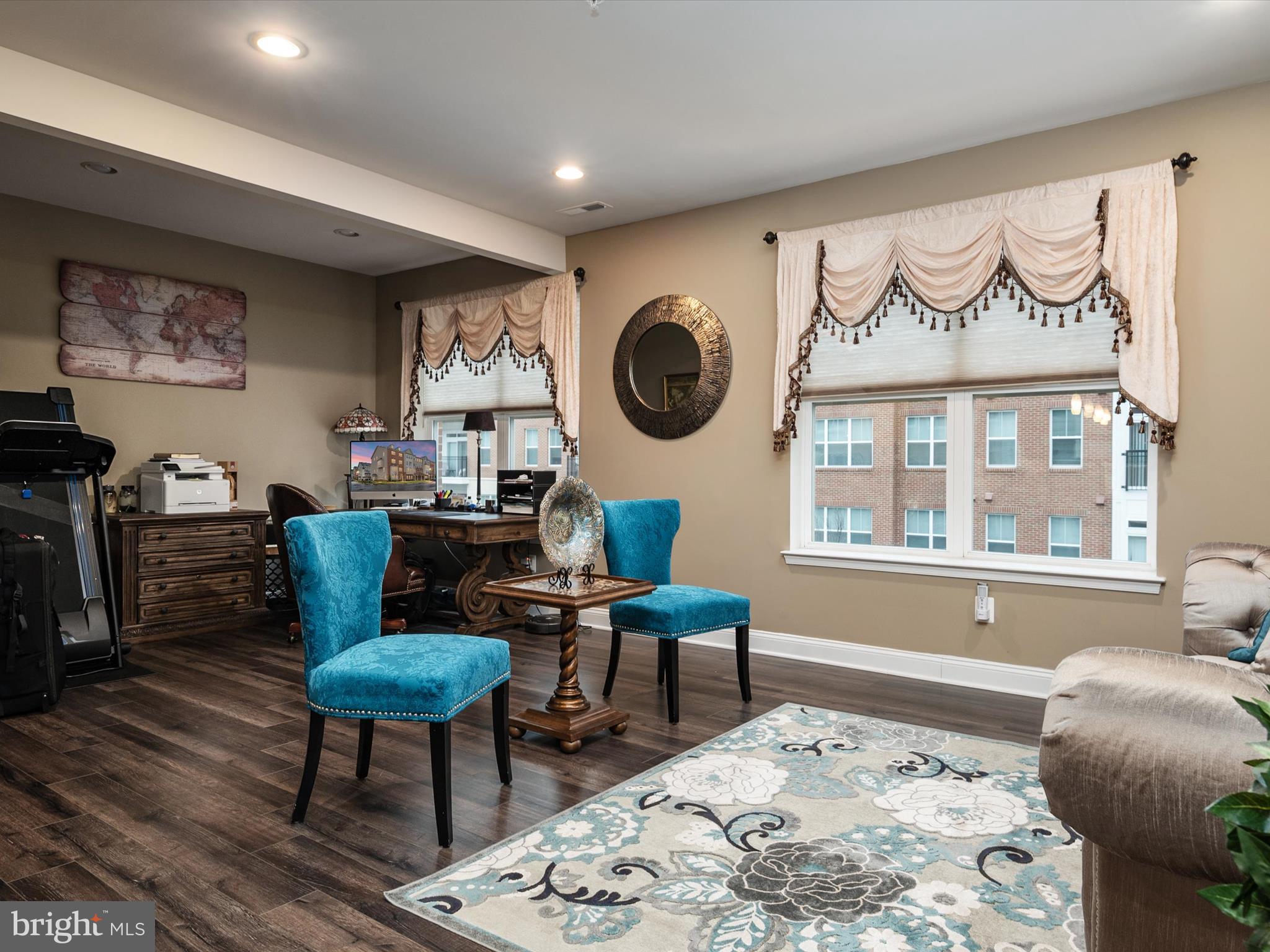 OXFORD SQUARE - Residential