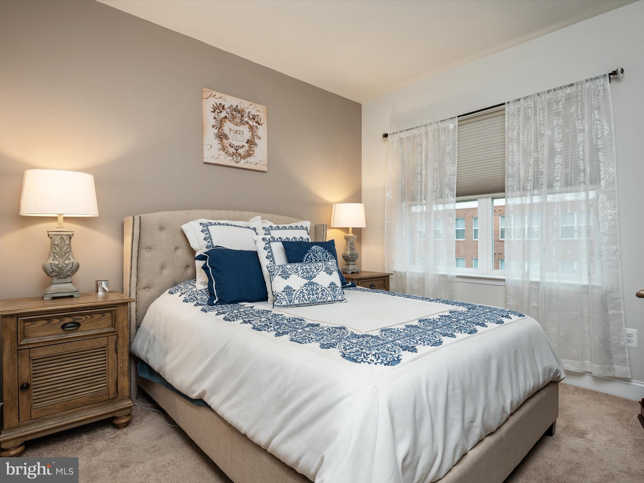 OXFORD SQUARE - Residential