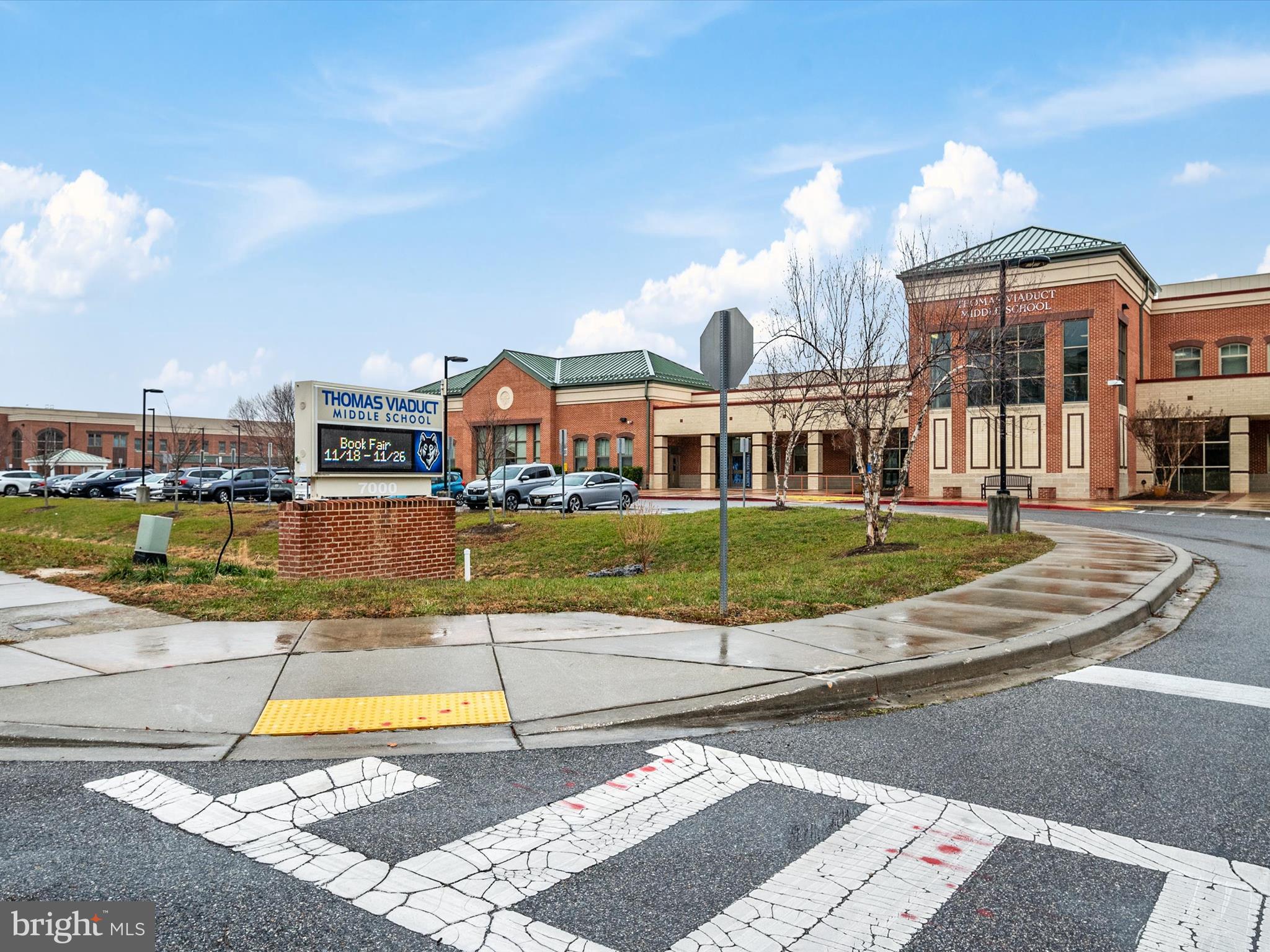 OXFORD SQUARE - Residential