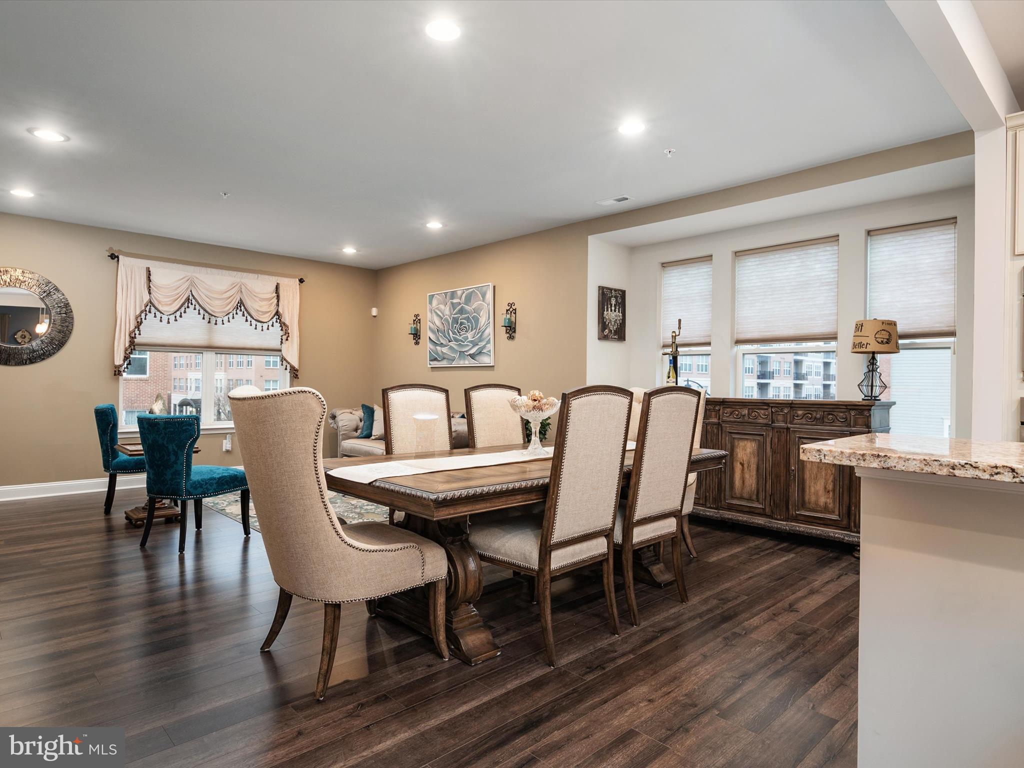 OXFORD SQUARE - Residential