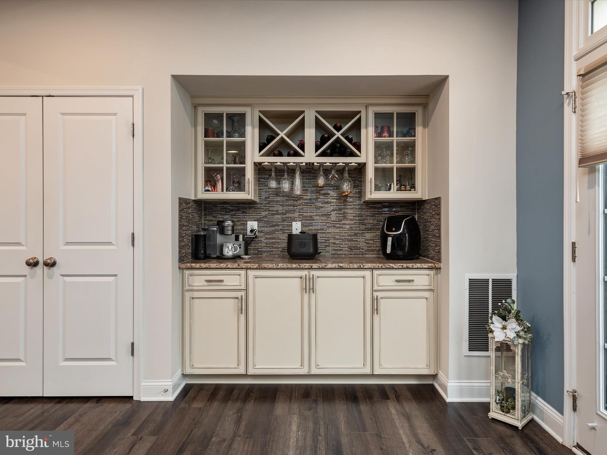 OXFORD SQUARE - Residential