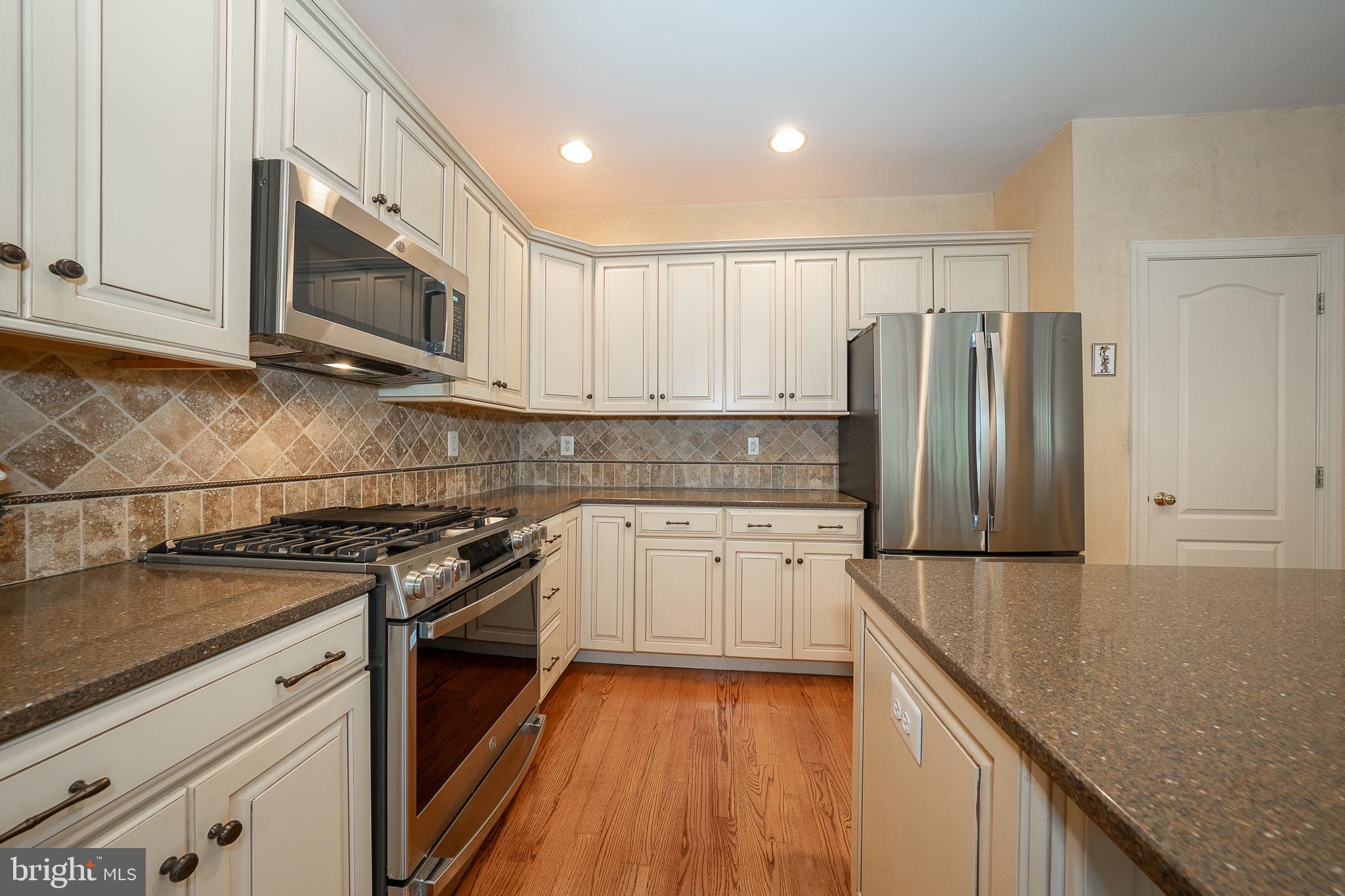 DAYLESFORD LAKE - Residential