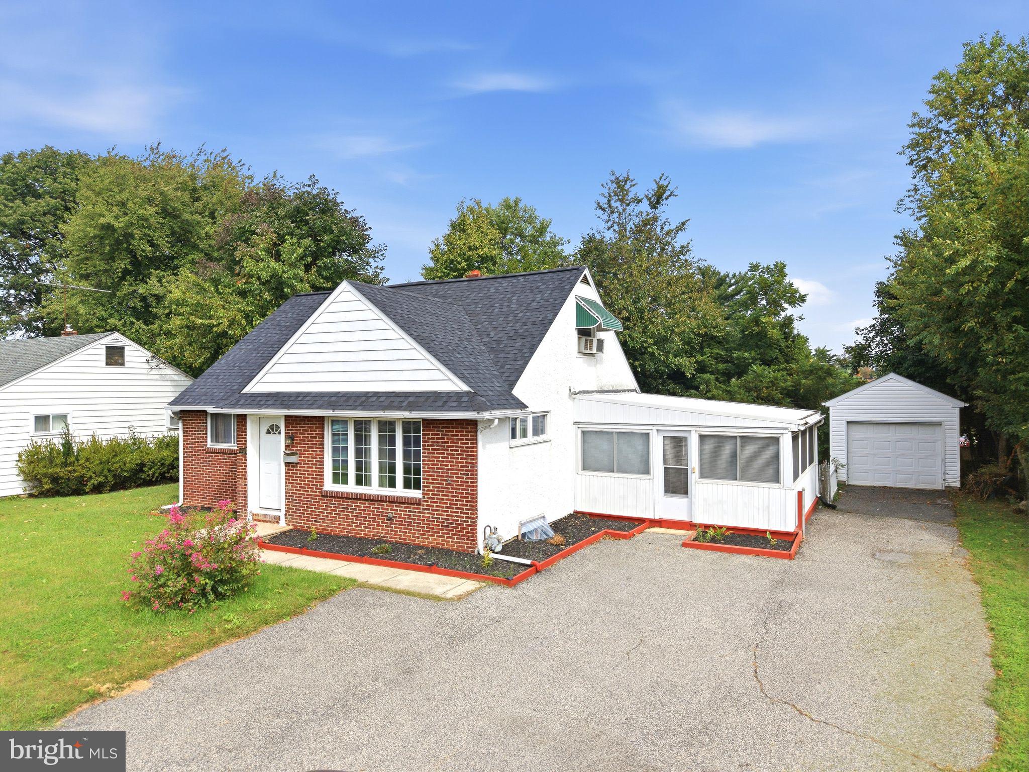 3773 BRIDGEWATER ROAD - Photo 2