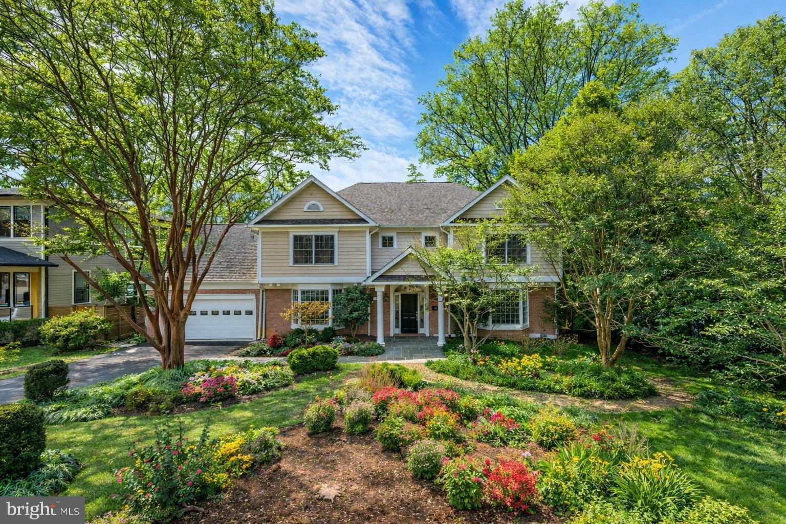 ENGLISH VILLAGE - Residential