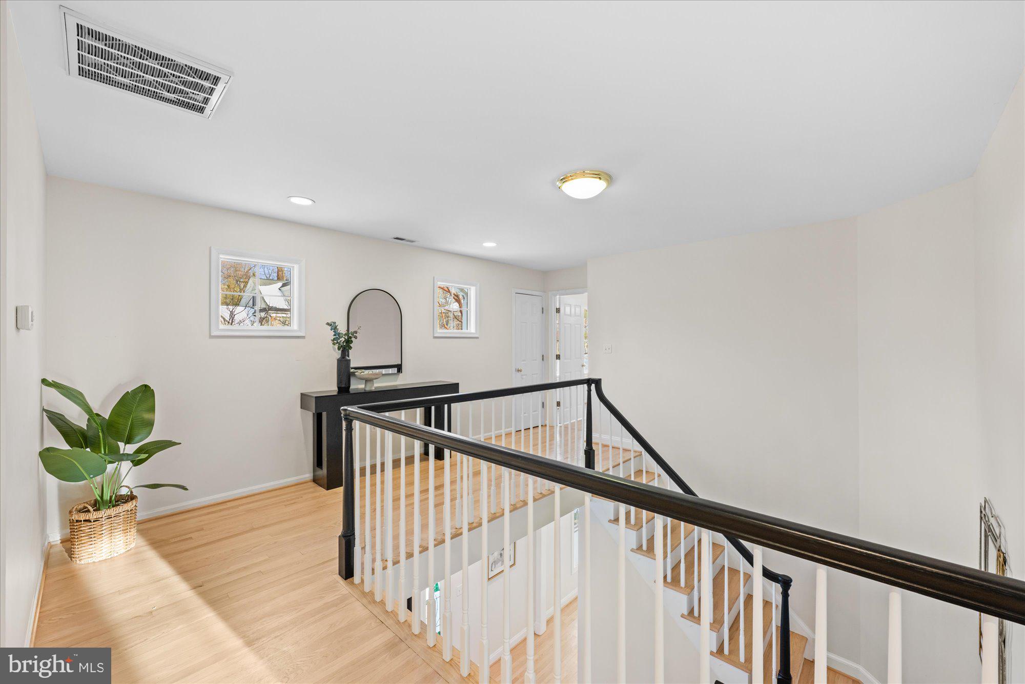 ENGLISH VILLAGE - Residential