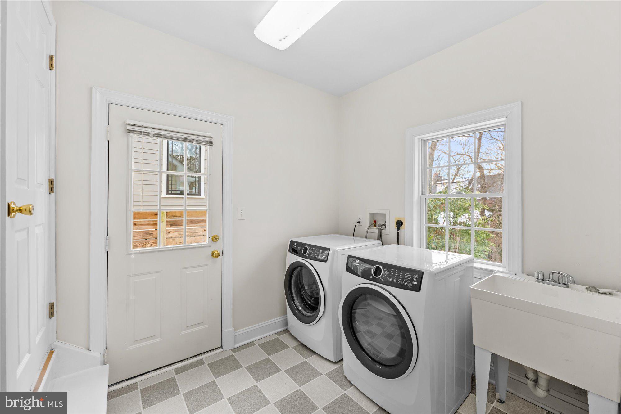 ENGLISH VILLAGE - Residential