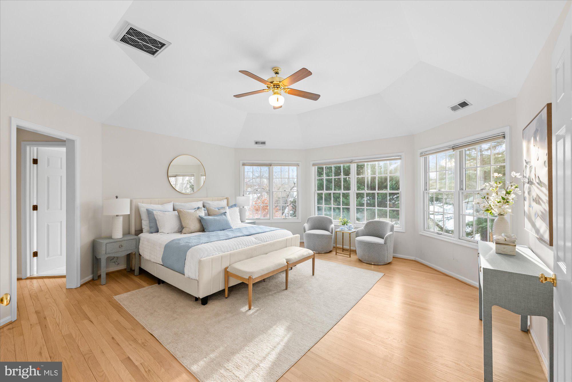 ENGLISH VILLAGE - Residential