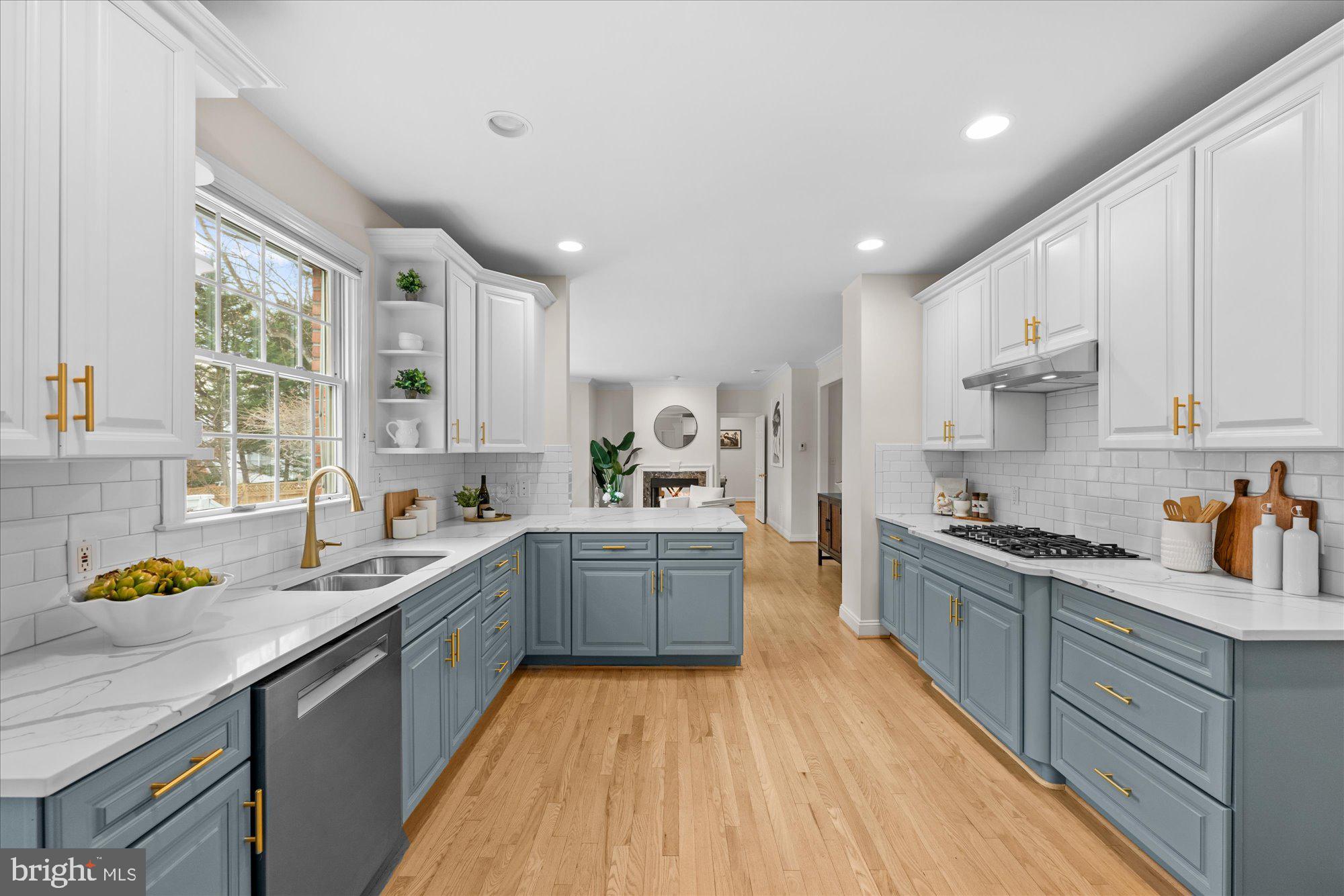 ENGLISH VILLAGE - Residential