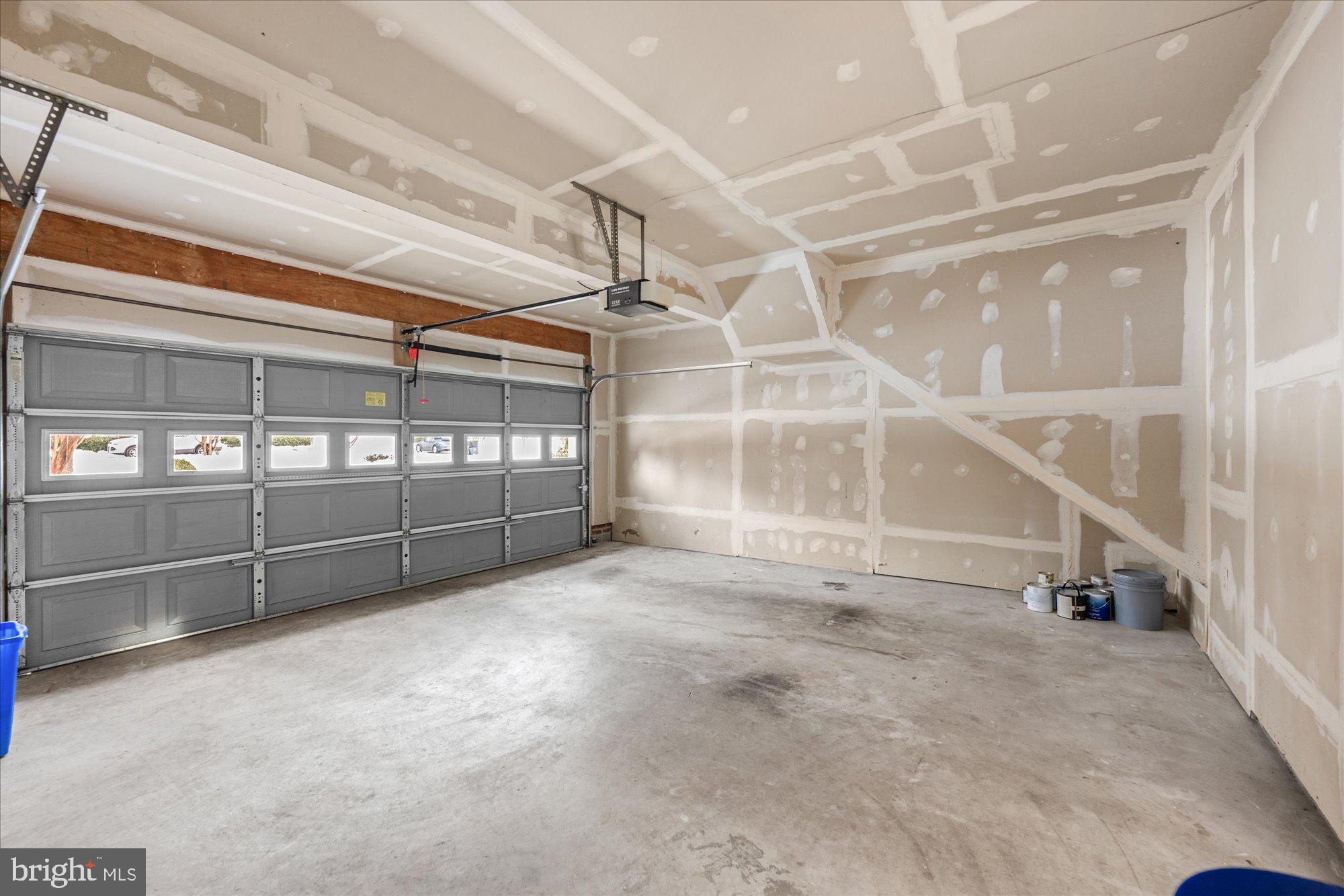 ENGLISH VILLAGE - Residential