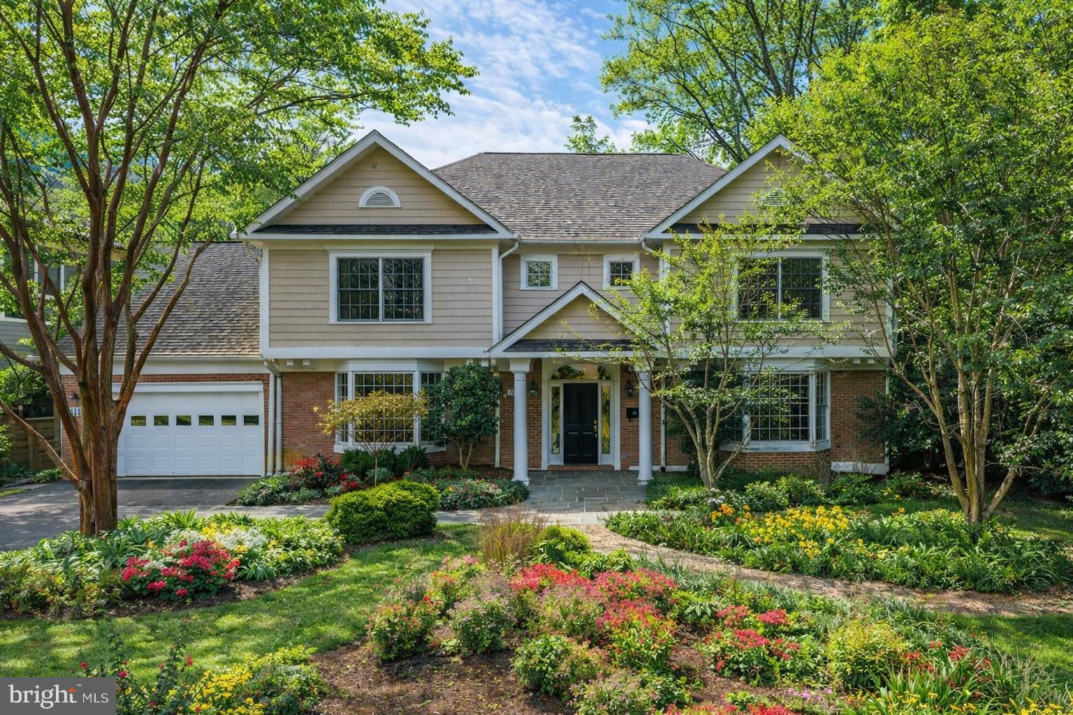 ENGLISH VILLAGE - Residential