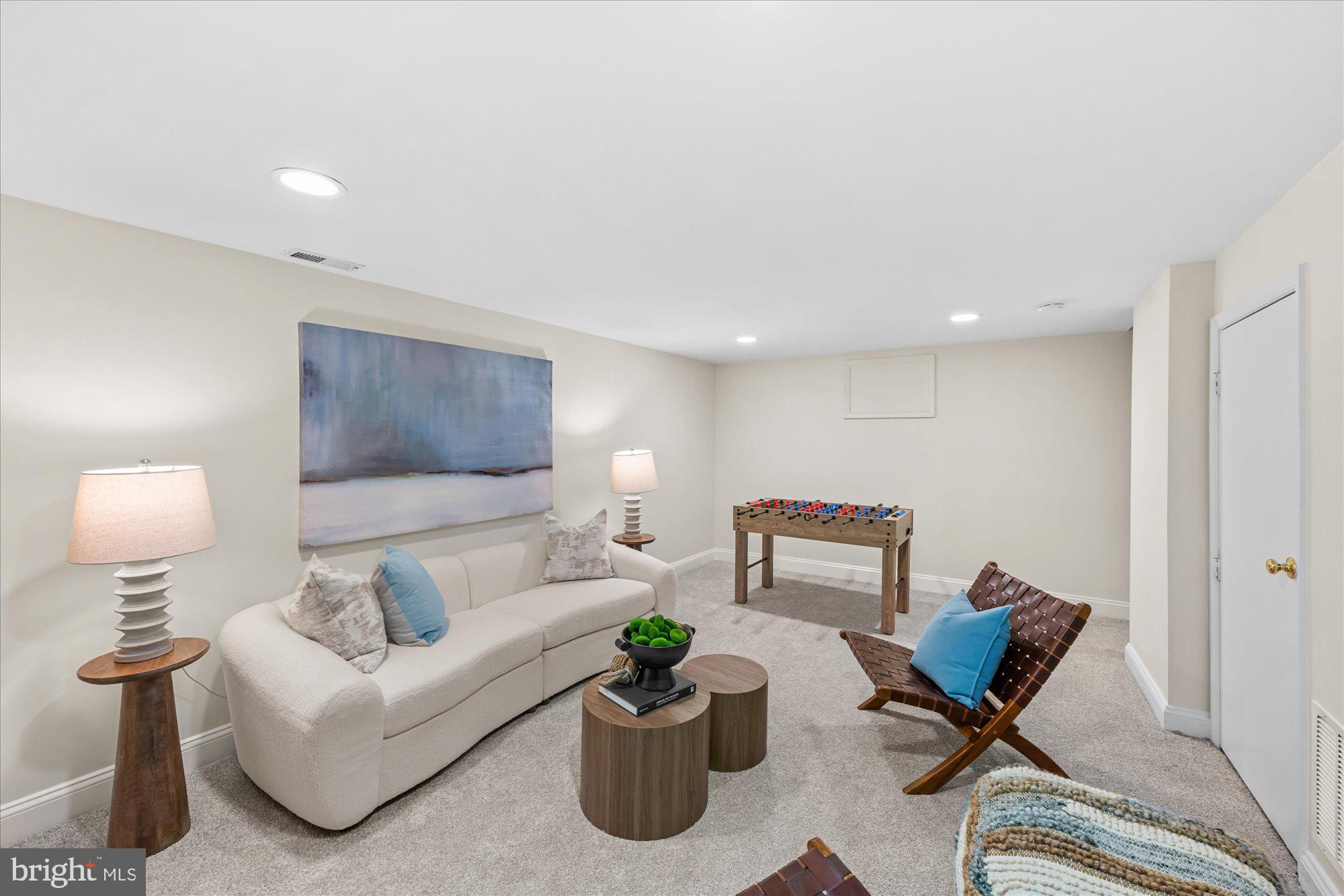 ENGLISH VILLAGE - Residential