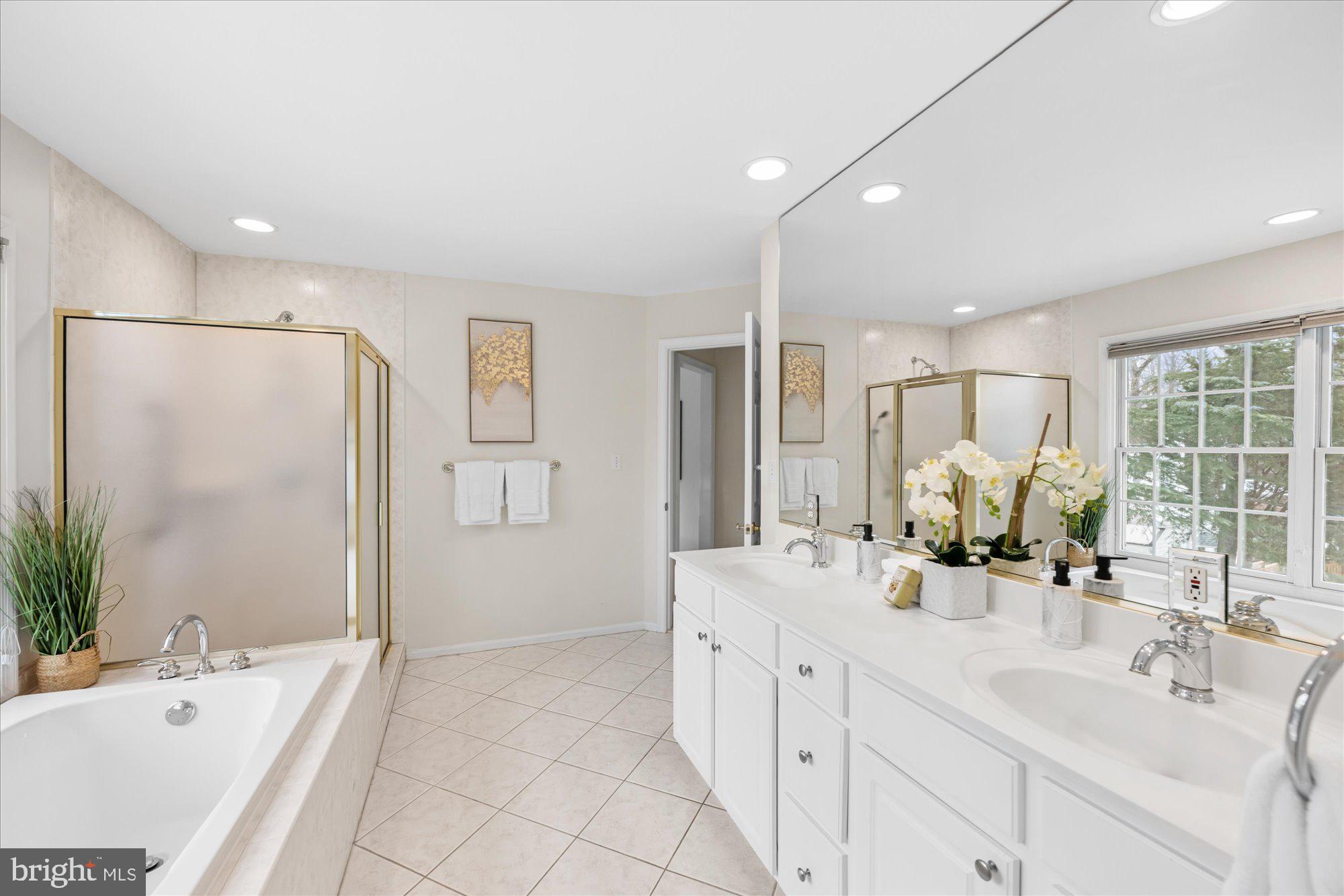 ENGLISH VILLAGE - Residential