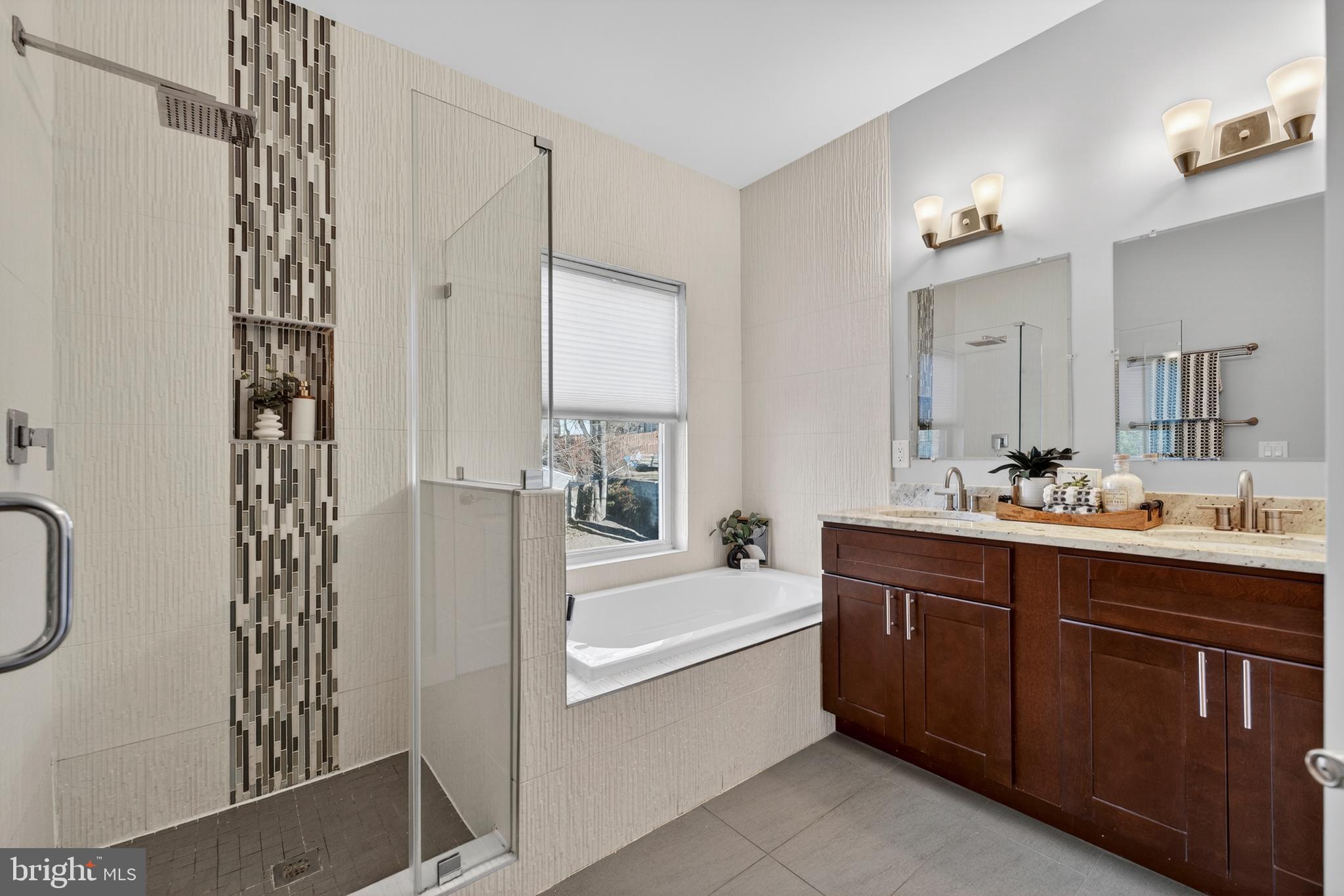 BELLA VISTA - Residential