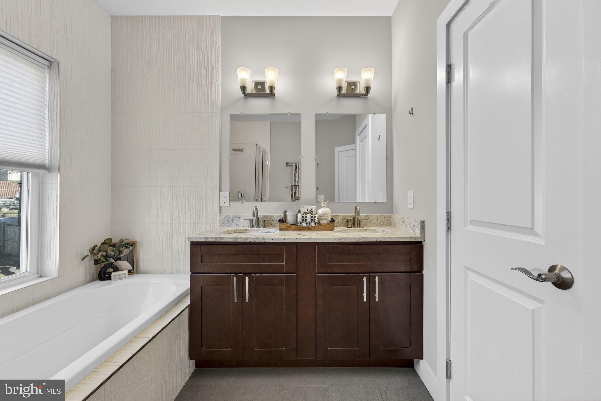 BELLA VISTA - Residential