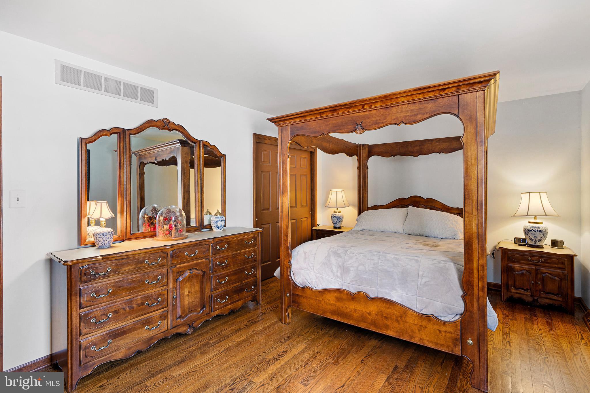 HICKORY WOODS - Residential