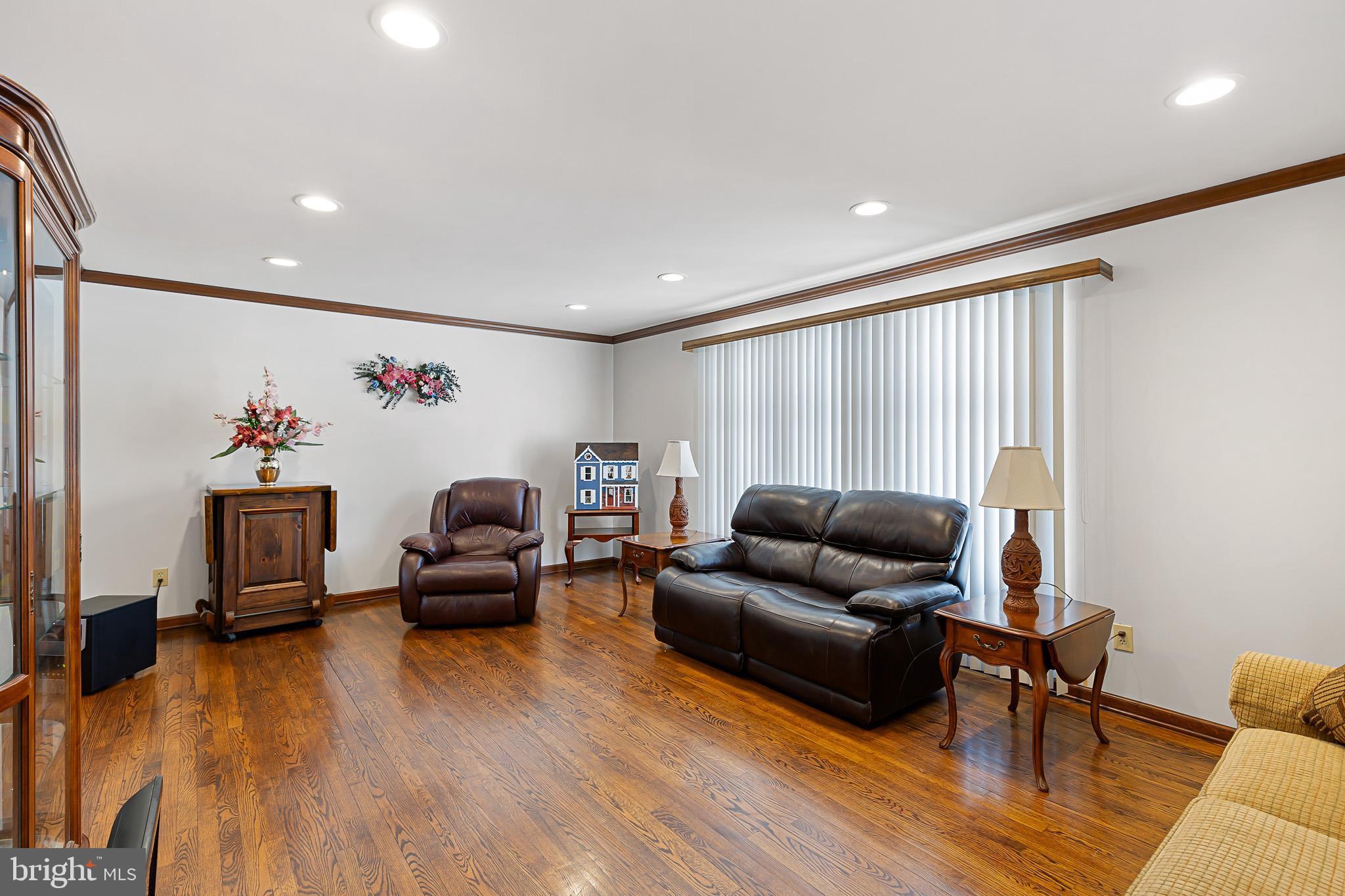 HICKORY WOODS - Residential