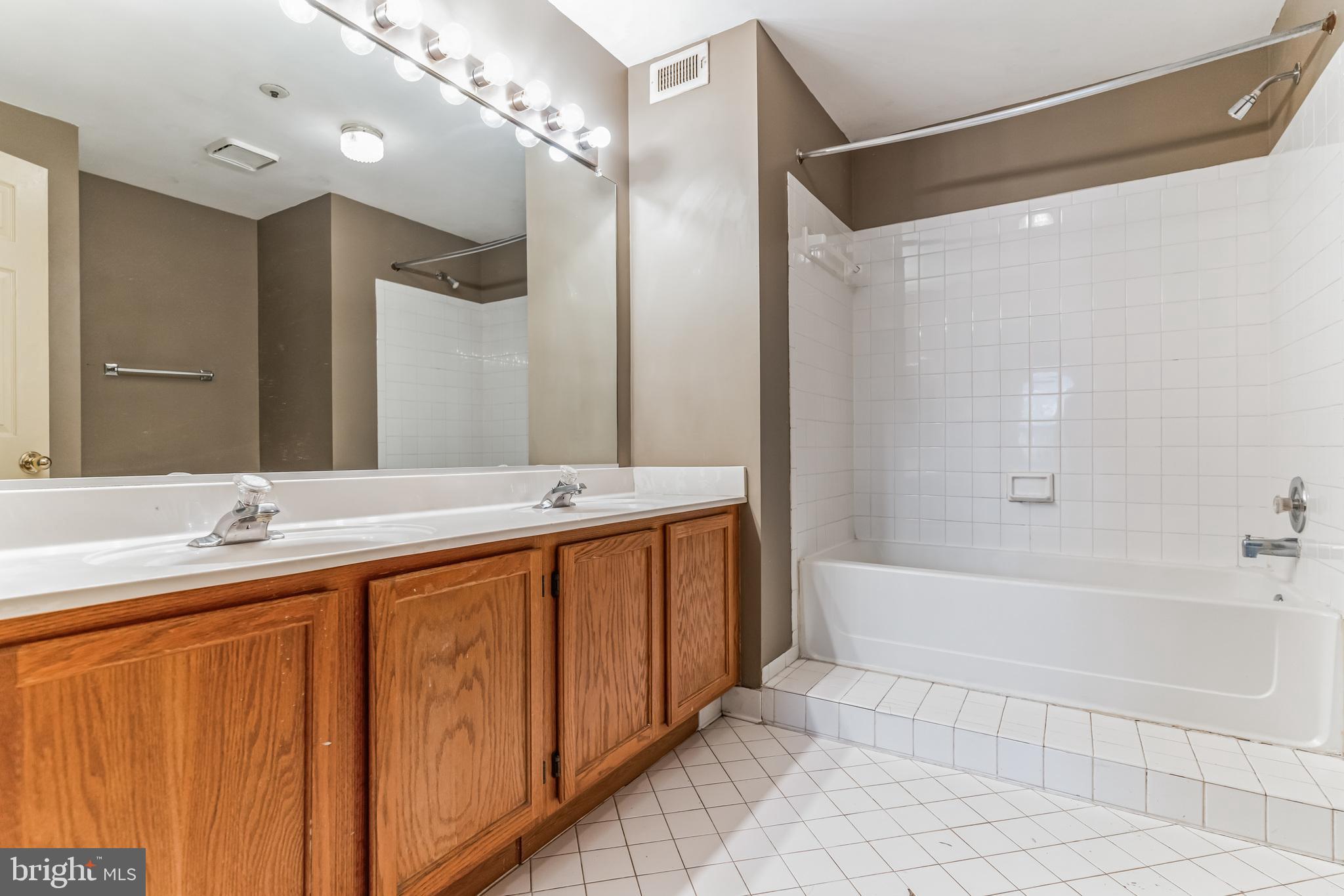 JACKSONS RIDGE CONDOS - Residential Lease