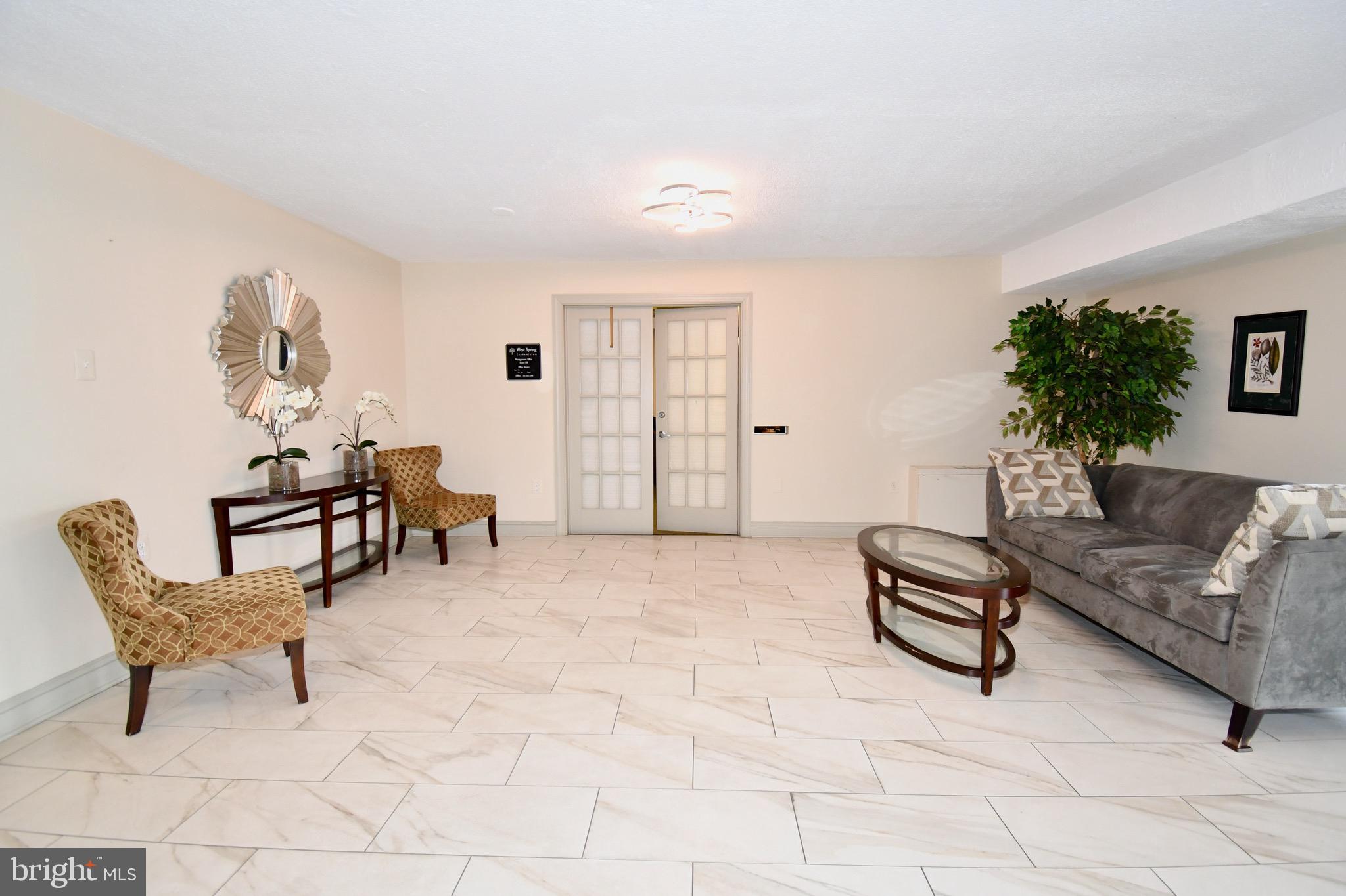 WEST SPRING - Residential Lease