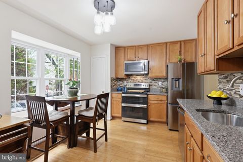 8346 STATIONHOUSE COURT LORTON VA 22079
