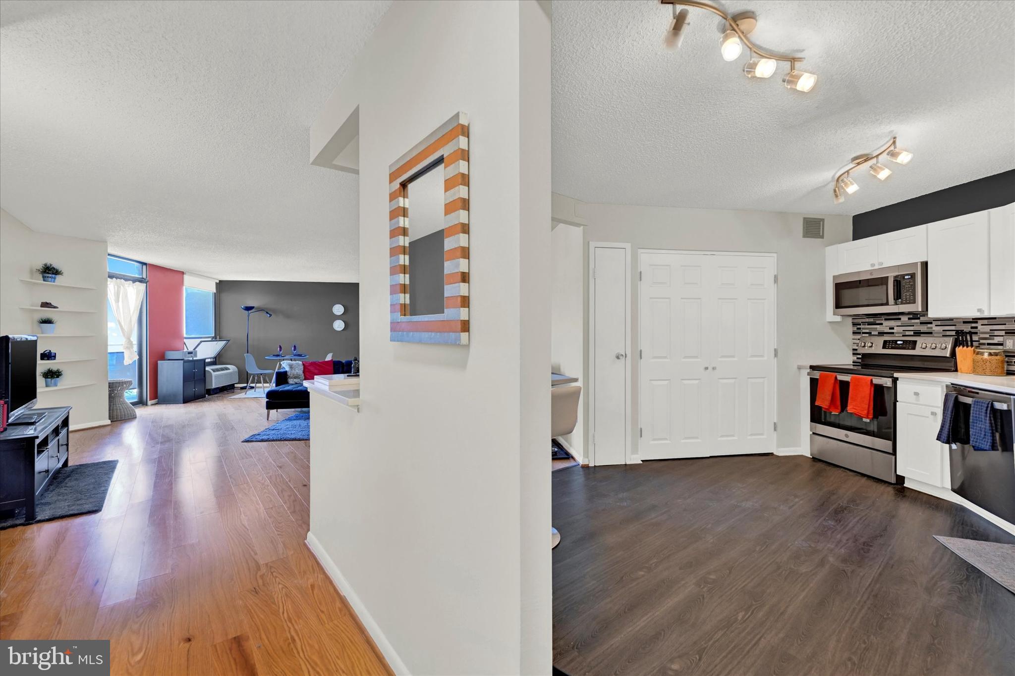 THE RIDGELY - Residential