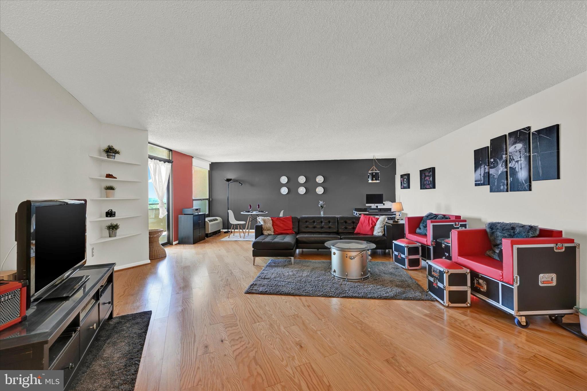 THE RIDGELY - Residential