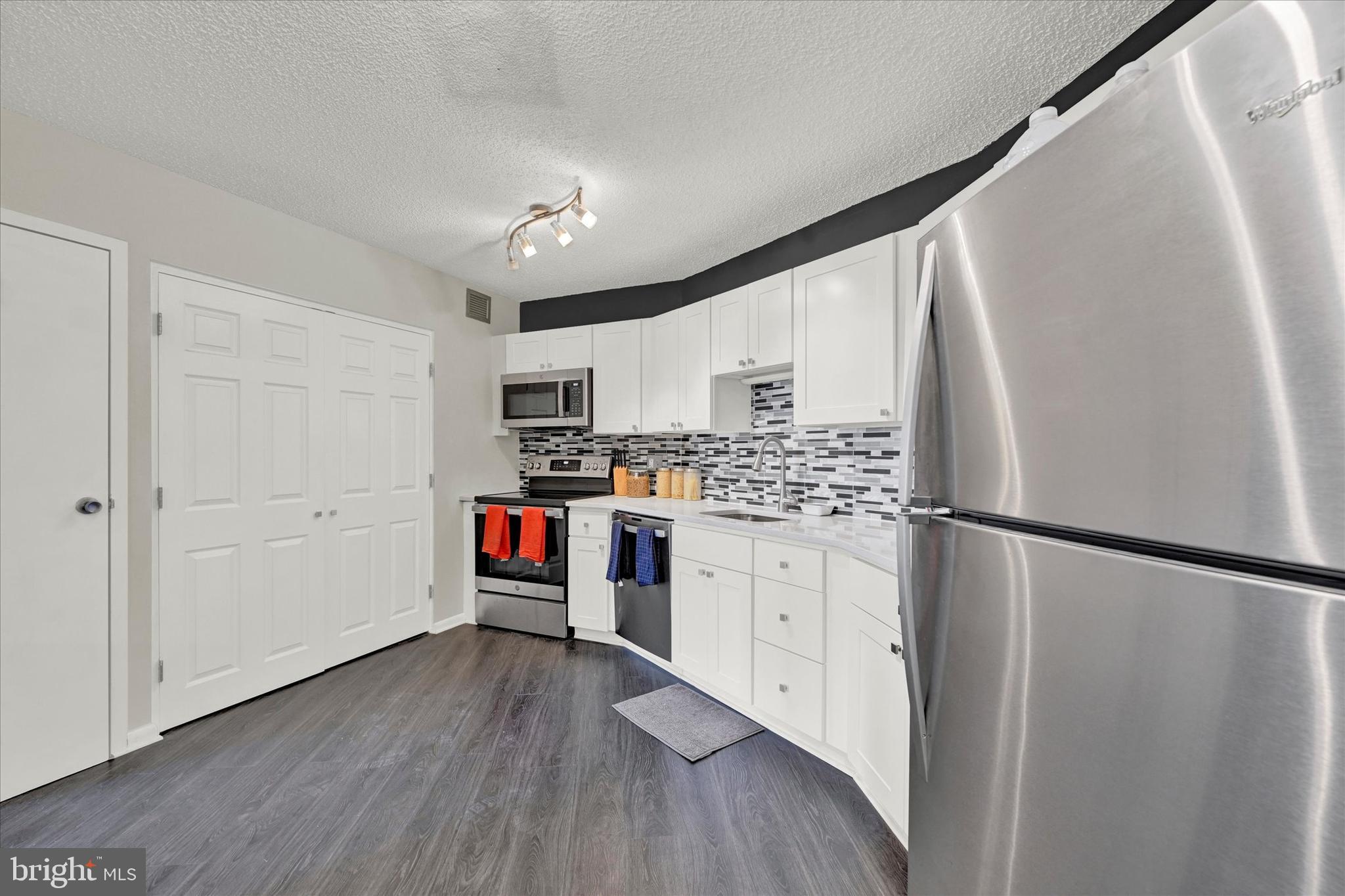 THE RIDGELY - Residential