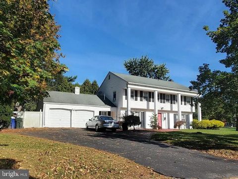 Photo of 77 Winterberry Lane, WILLINGBORO, NJ 08046 (MLS # NJBL2105084)