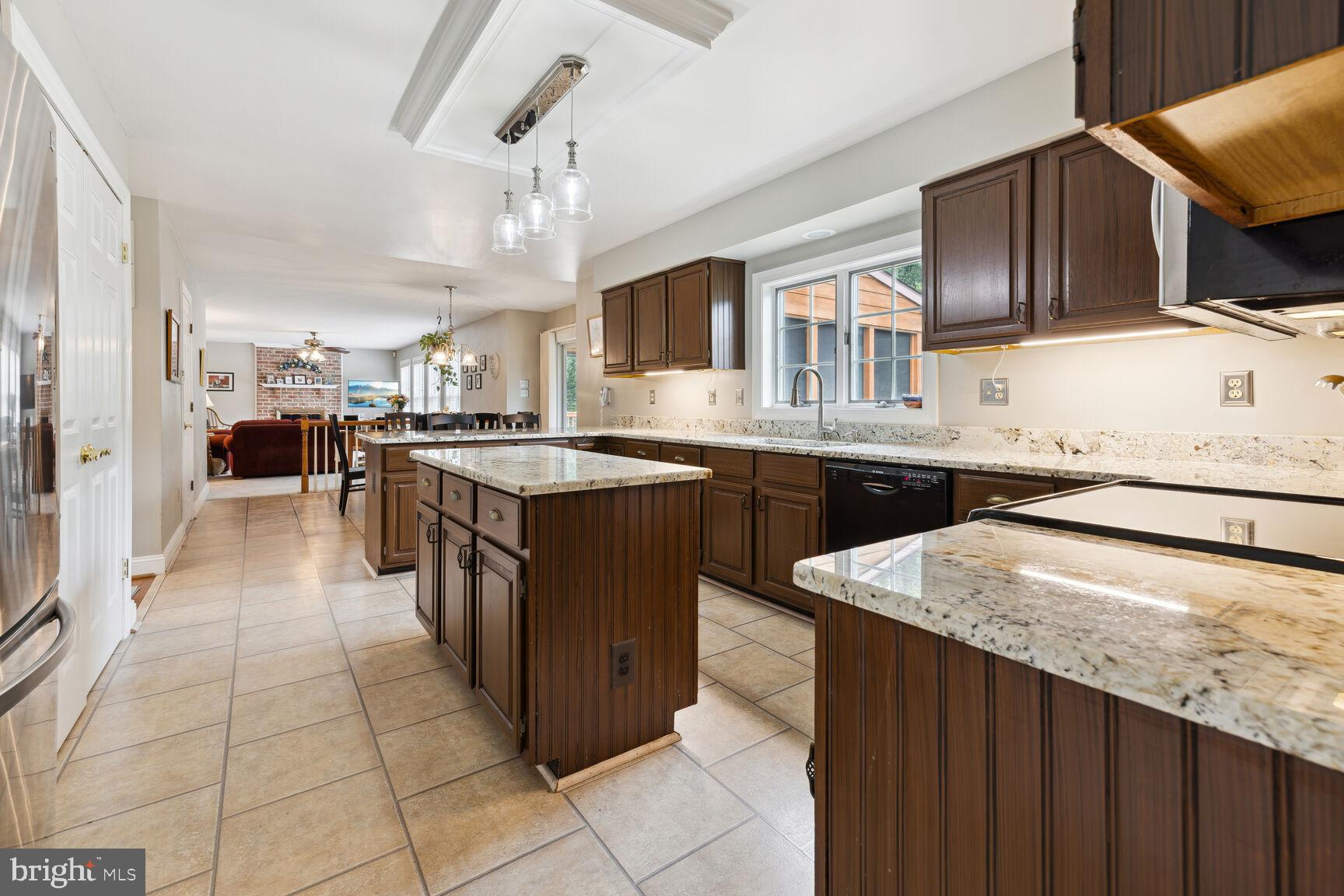 MANOR FIELDS - Residential