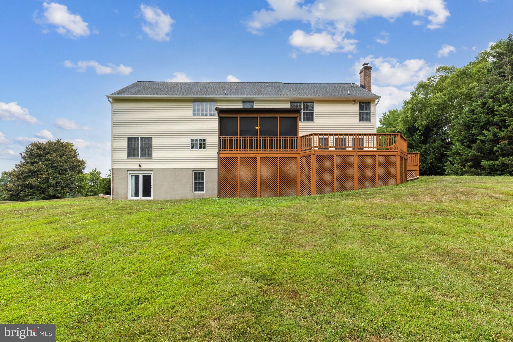 MANOR FIELDS - Residential