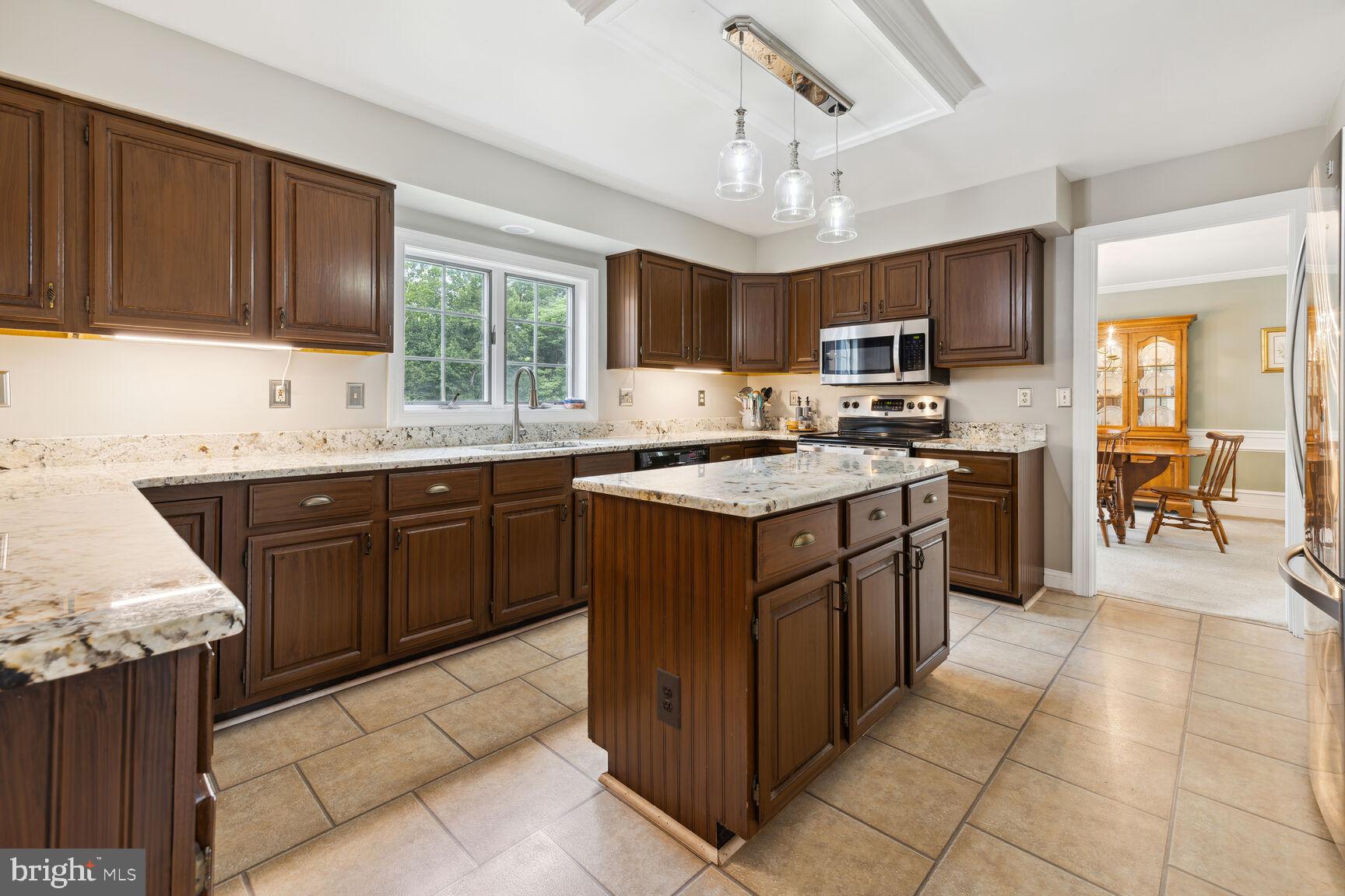 MANOR FIELDS - Residential