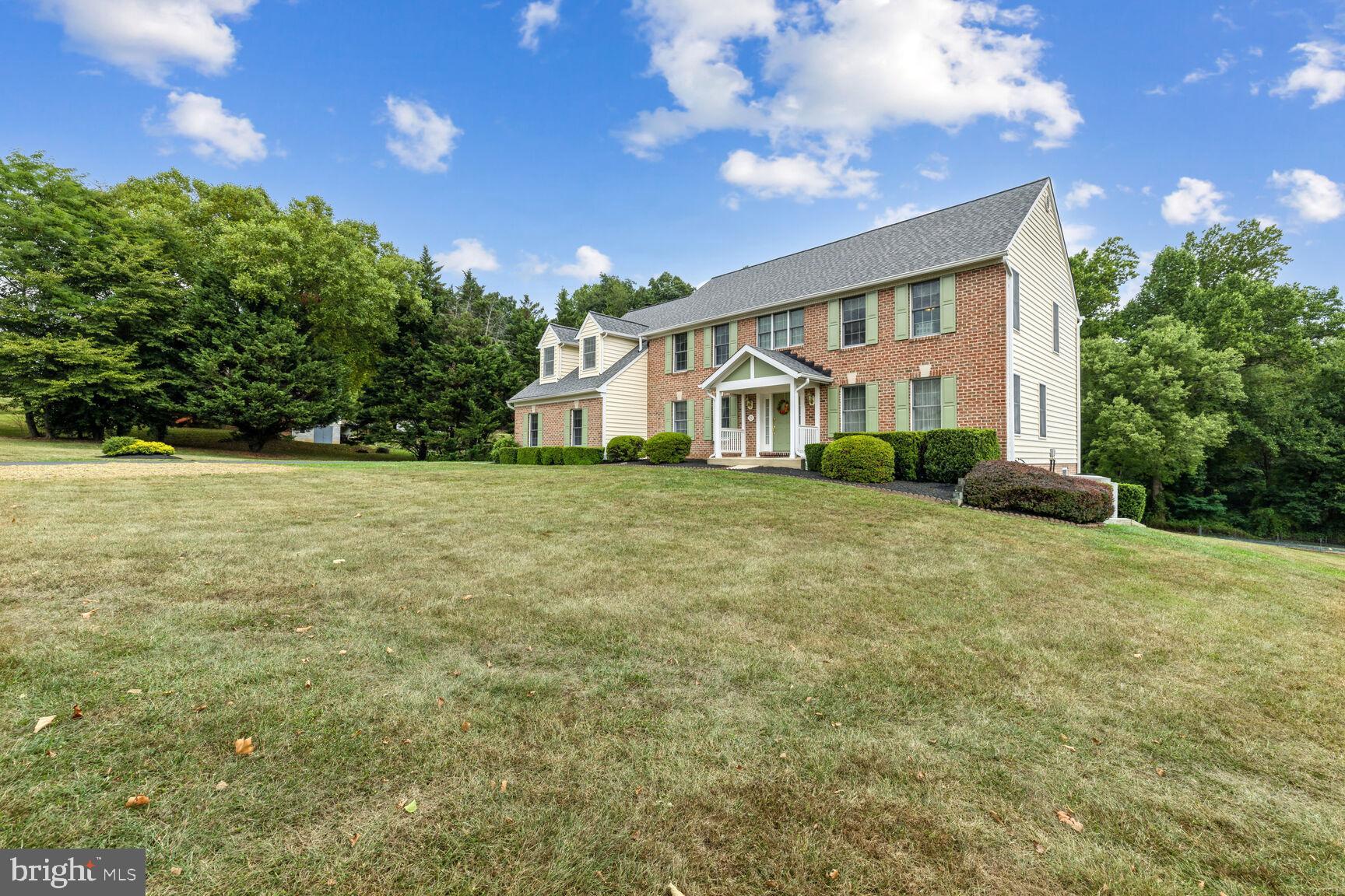 MANOR FIELDS - Residential