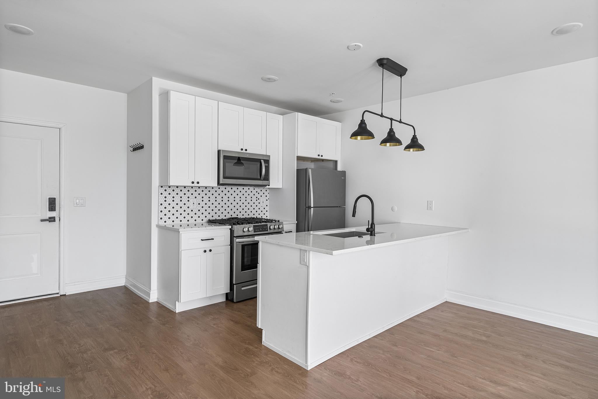 1614 RIDGE AVENUE 305