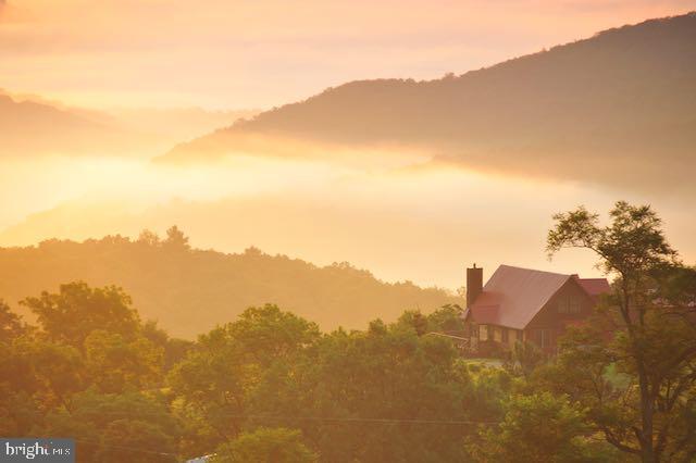 MOUNTAIN MEADOWS - Residential