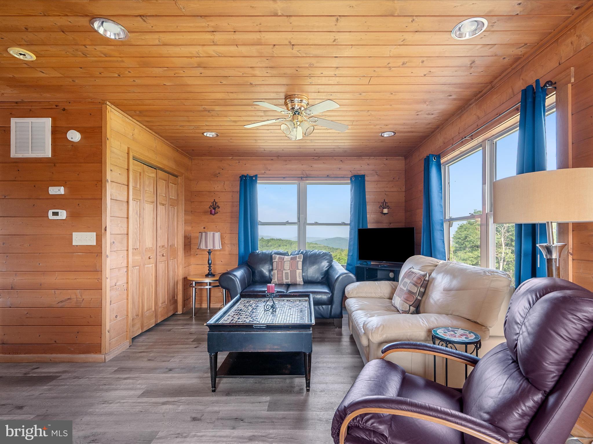 MOUNTAIN MEADOWS - Residential