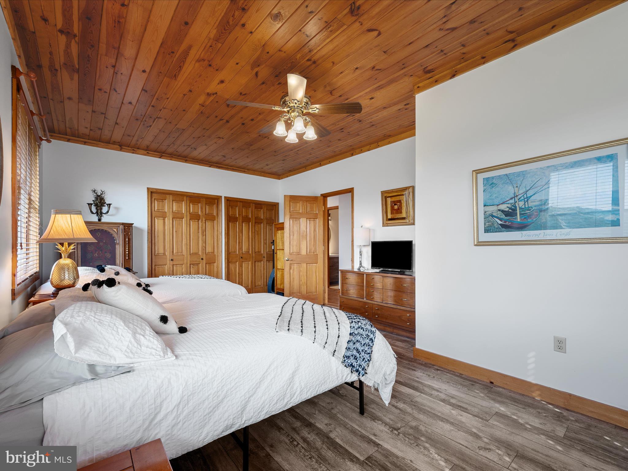 MOUNTAIN MEADOWS - Residential