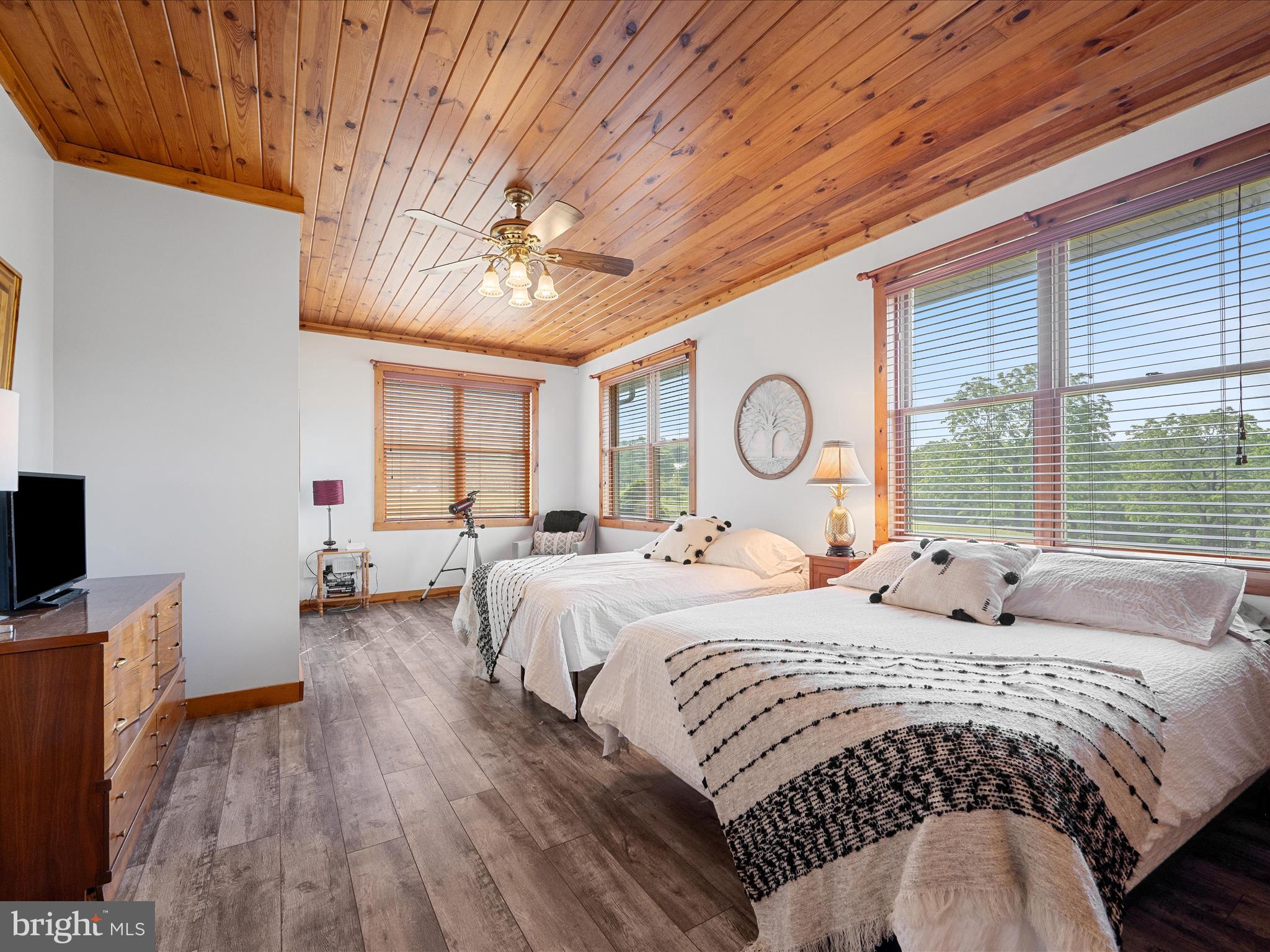 MOUNTAIN MEADOWS - Residential