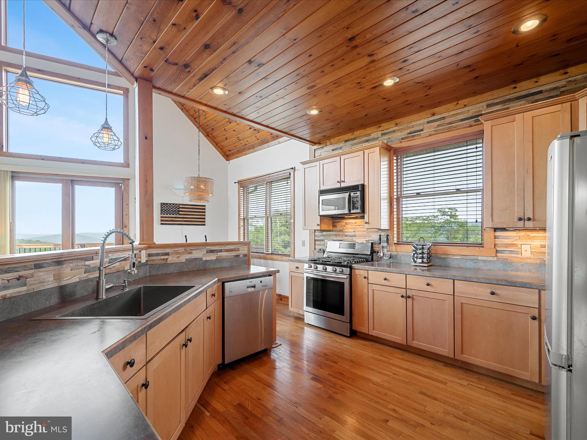 MOUNTAIN MEADOWS - Residential