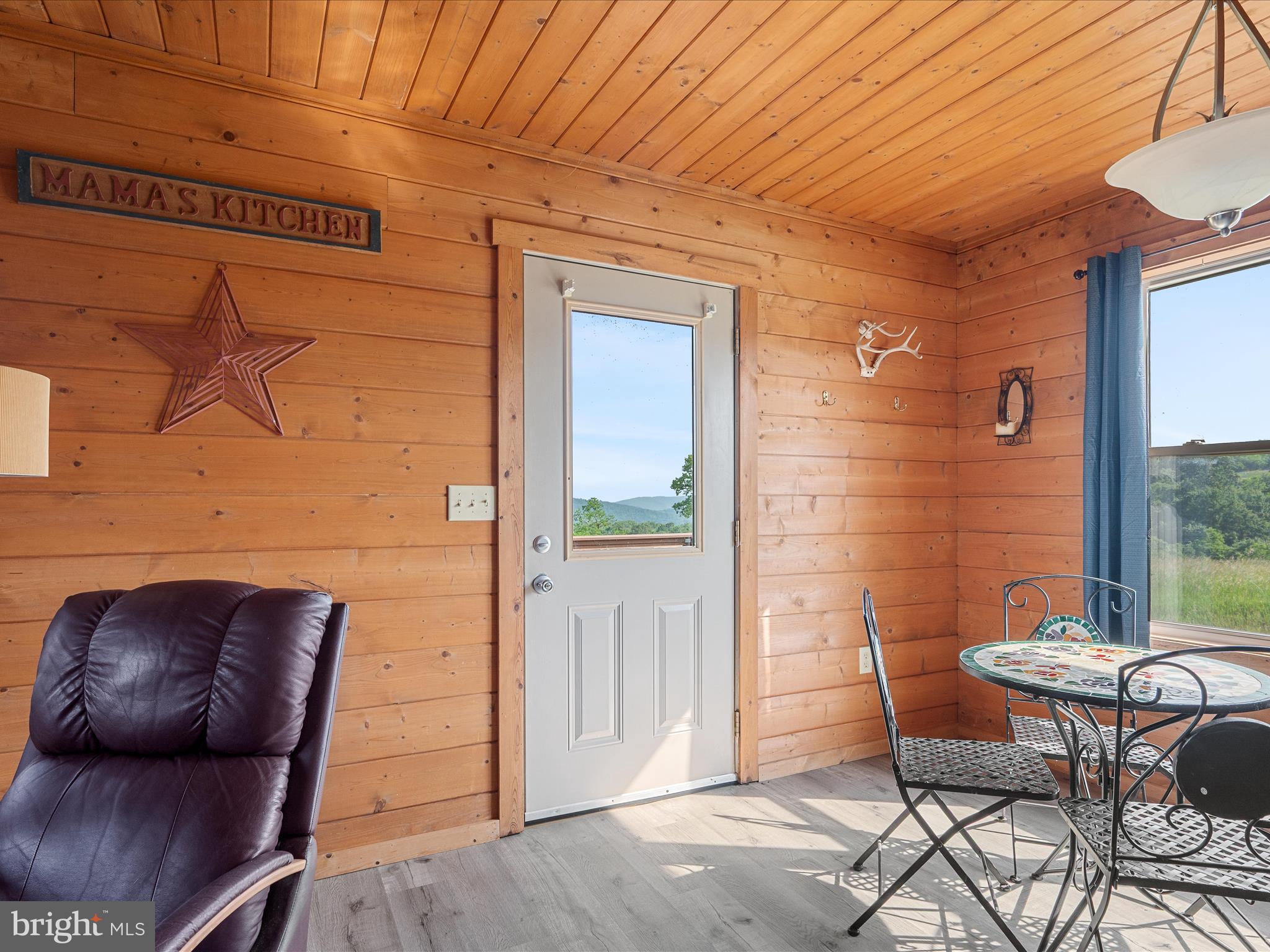 MOUNTAIN MEADOWS - Residential