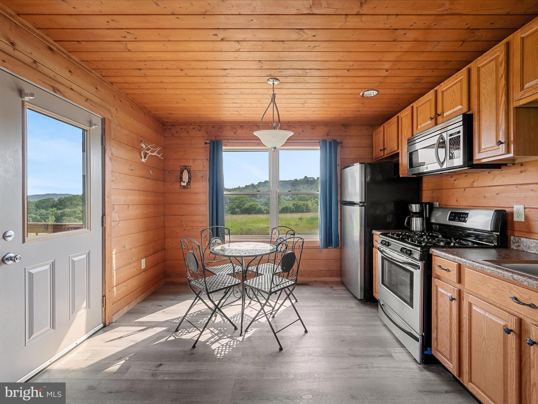 MOUNTAIN MEADOWS - Residential