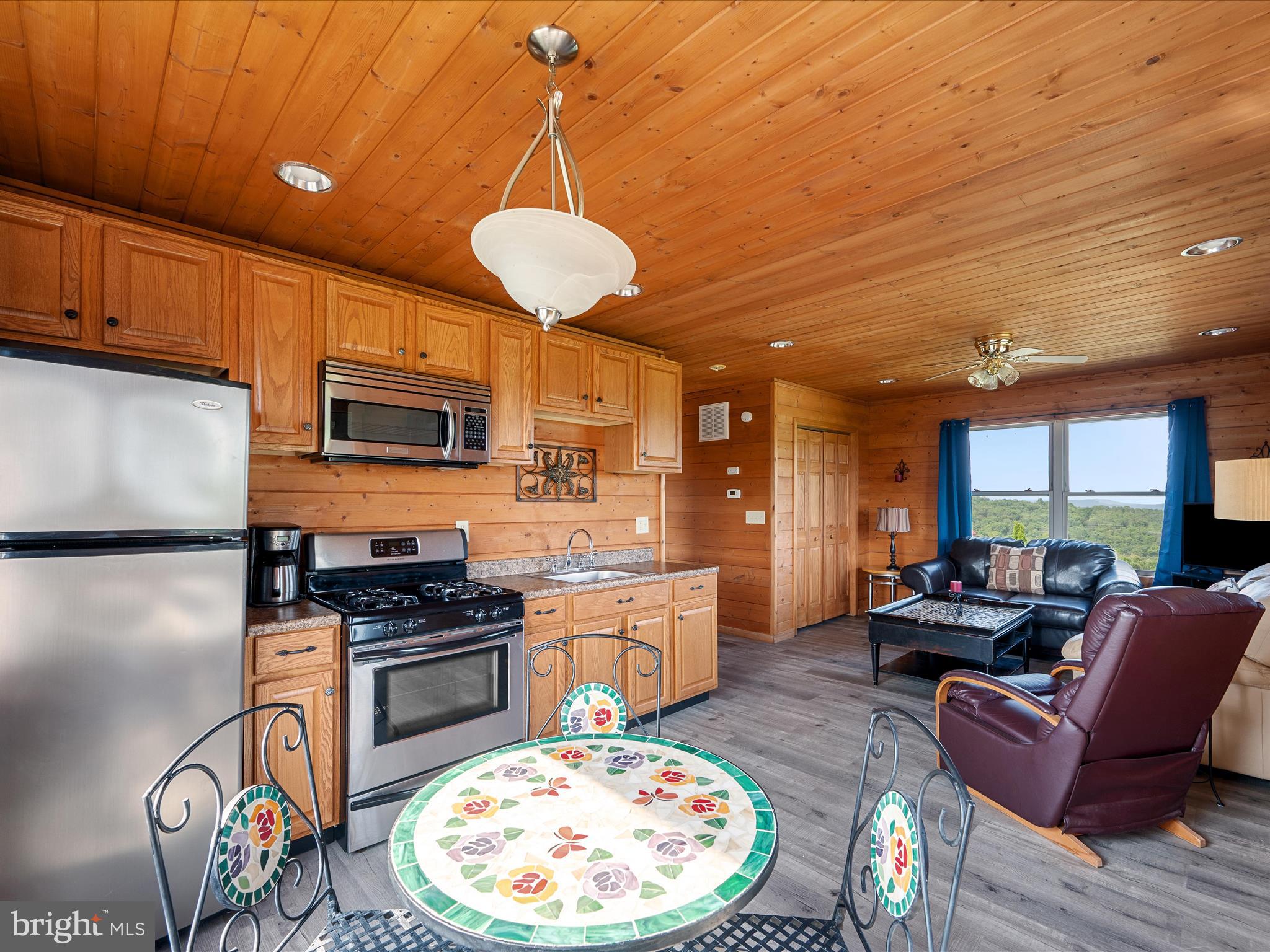 MOUNTAIN MEADOWS - Residential