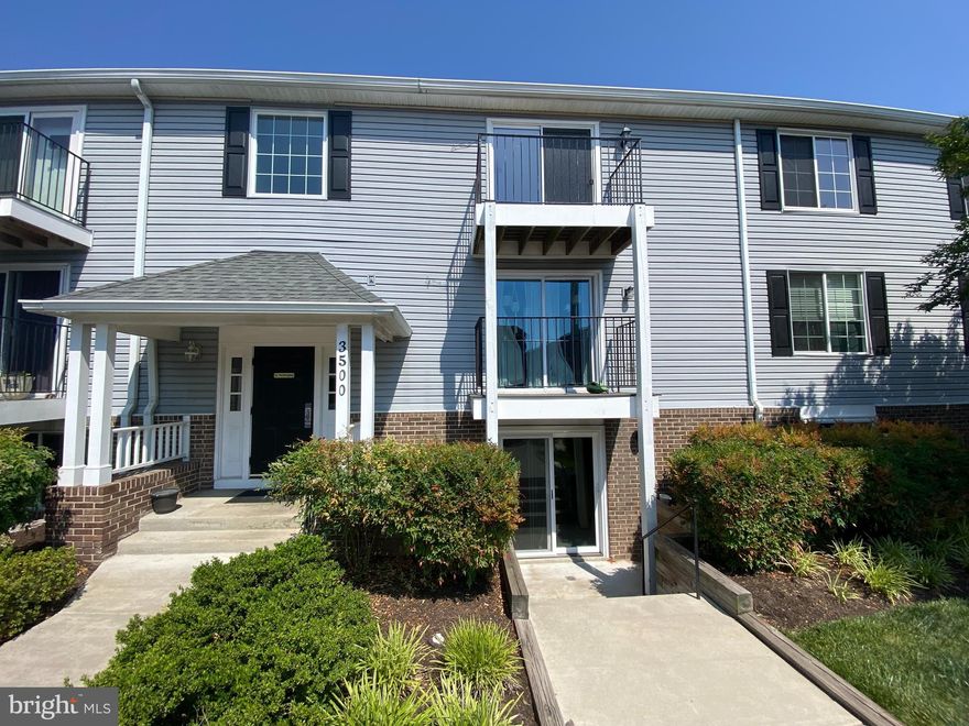 This two-bedroom, two-bathroom penthouse condo is move-in ready! New flooring throughout and professionally painted! Water is included in the rent. Minimum income of 2.5x rent, credit of 660 or higher. Dogs case by case. No cats.