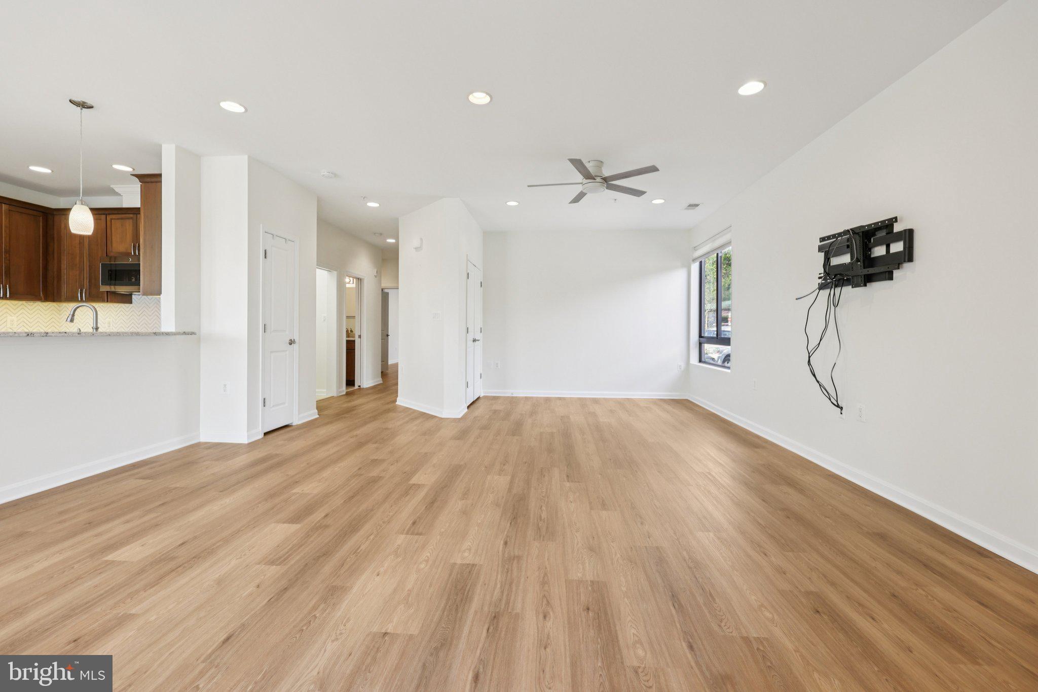 LANSDOWNE WOODS LEISURE WORLD - Residential