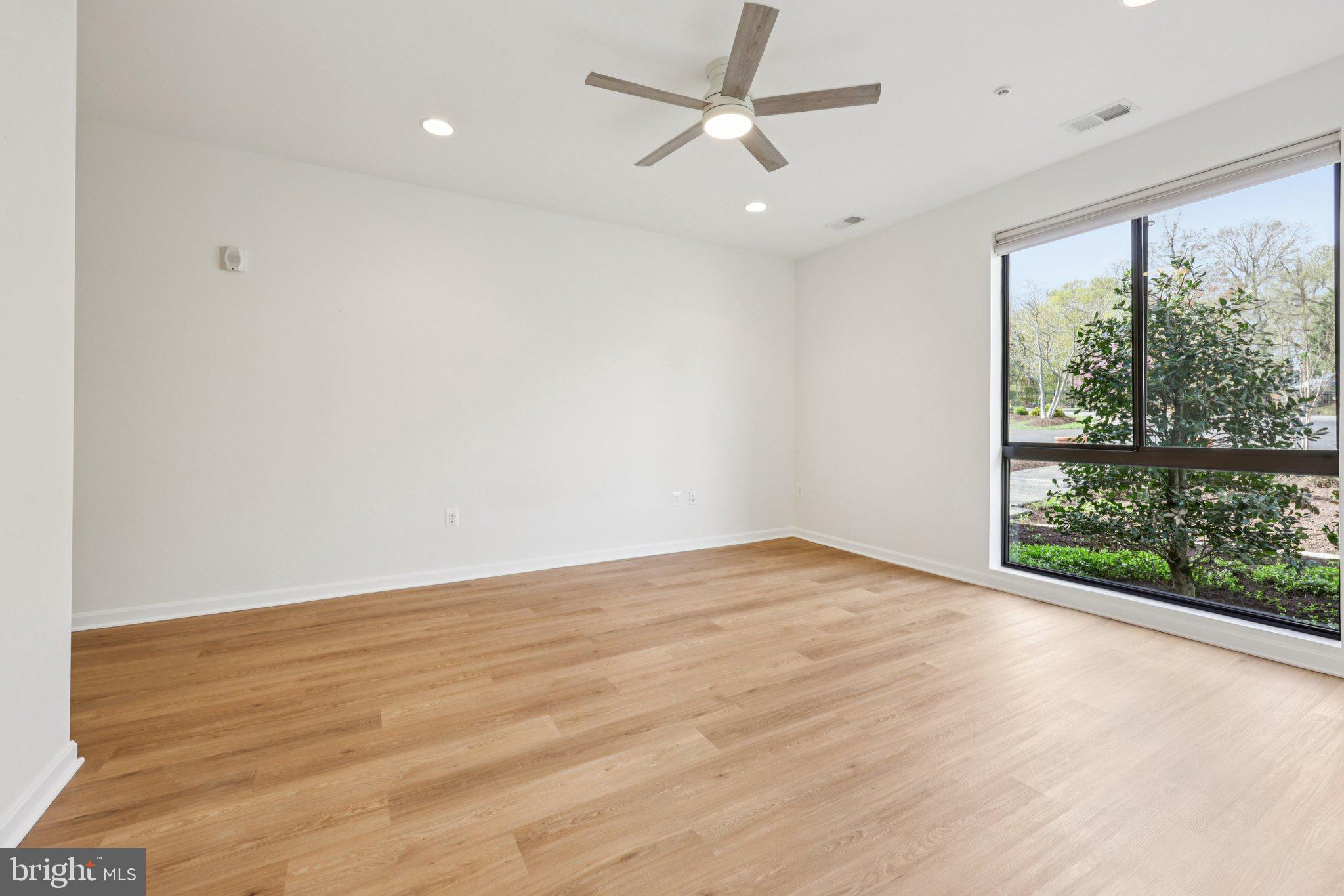 LANSDOWNE WOODS LEISURE WORLD - Residential