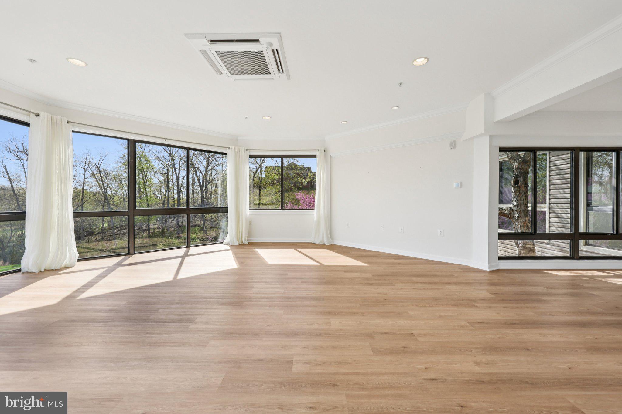 LANSDOWNE WOODS LEISURE WORLD - Residential